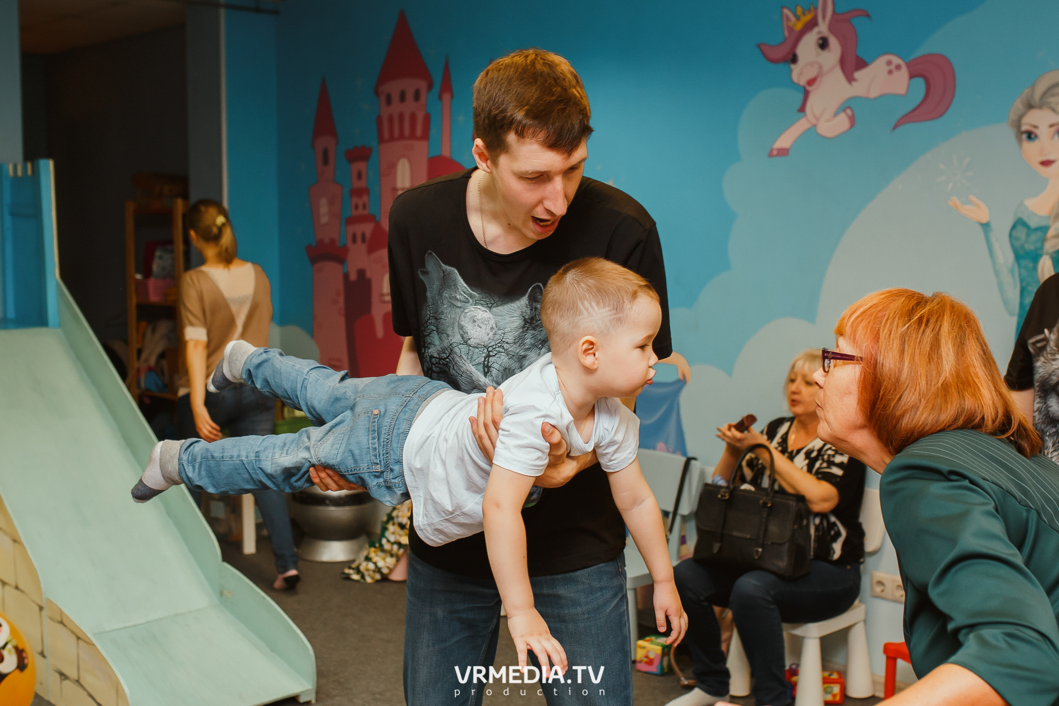 День рождения в «АкунаМатата»