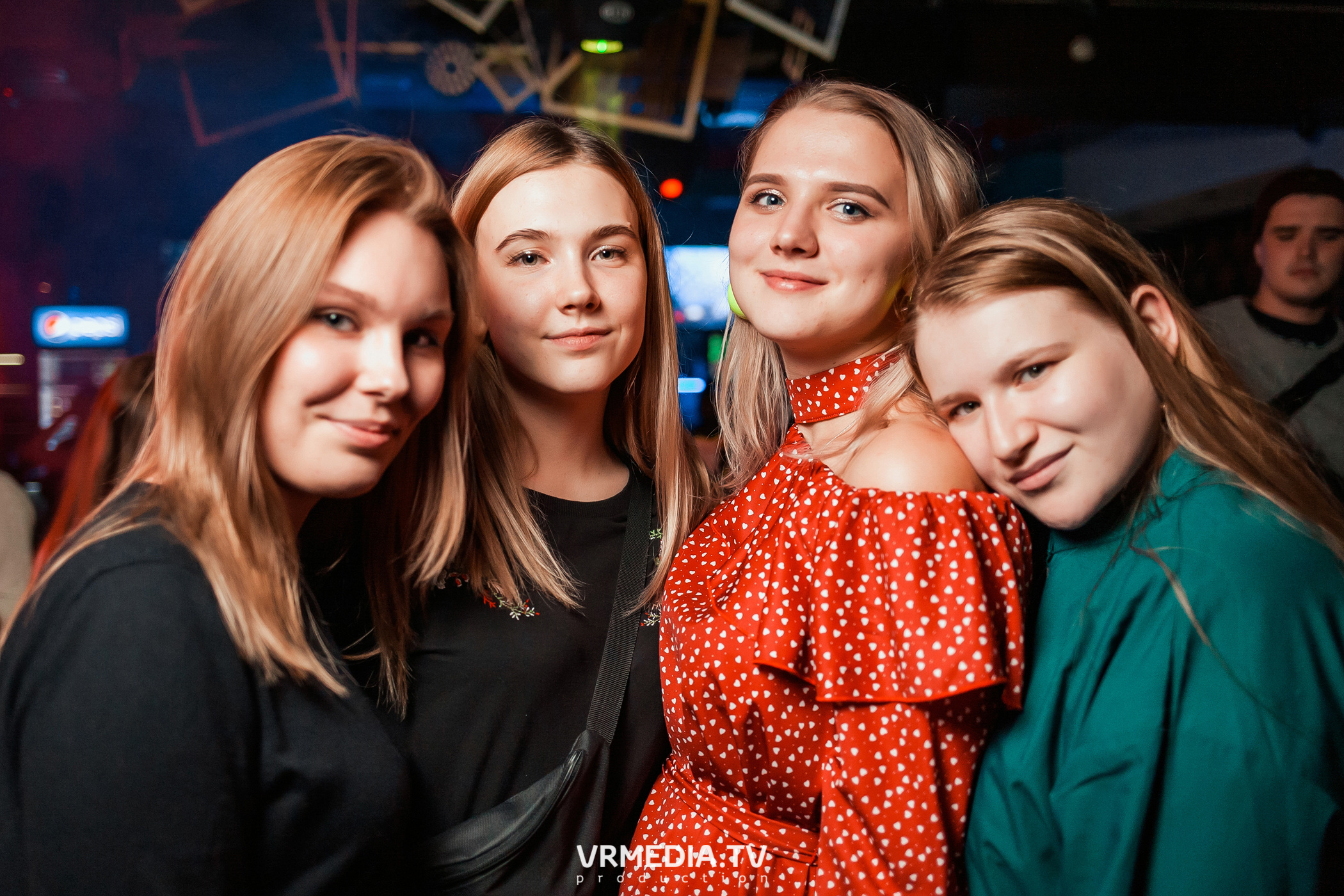 Стихийный HAPPY BIRTHDAY в караоке-баре «Четыре стихии»