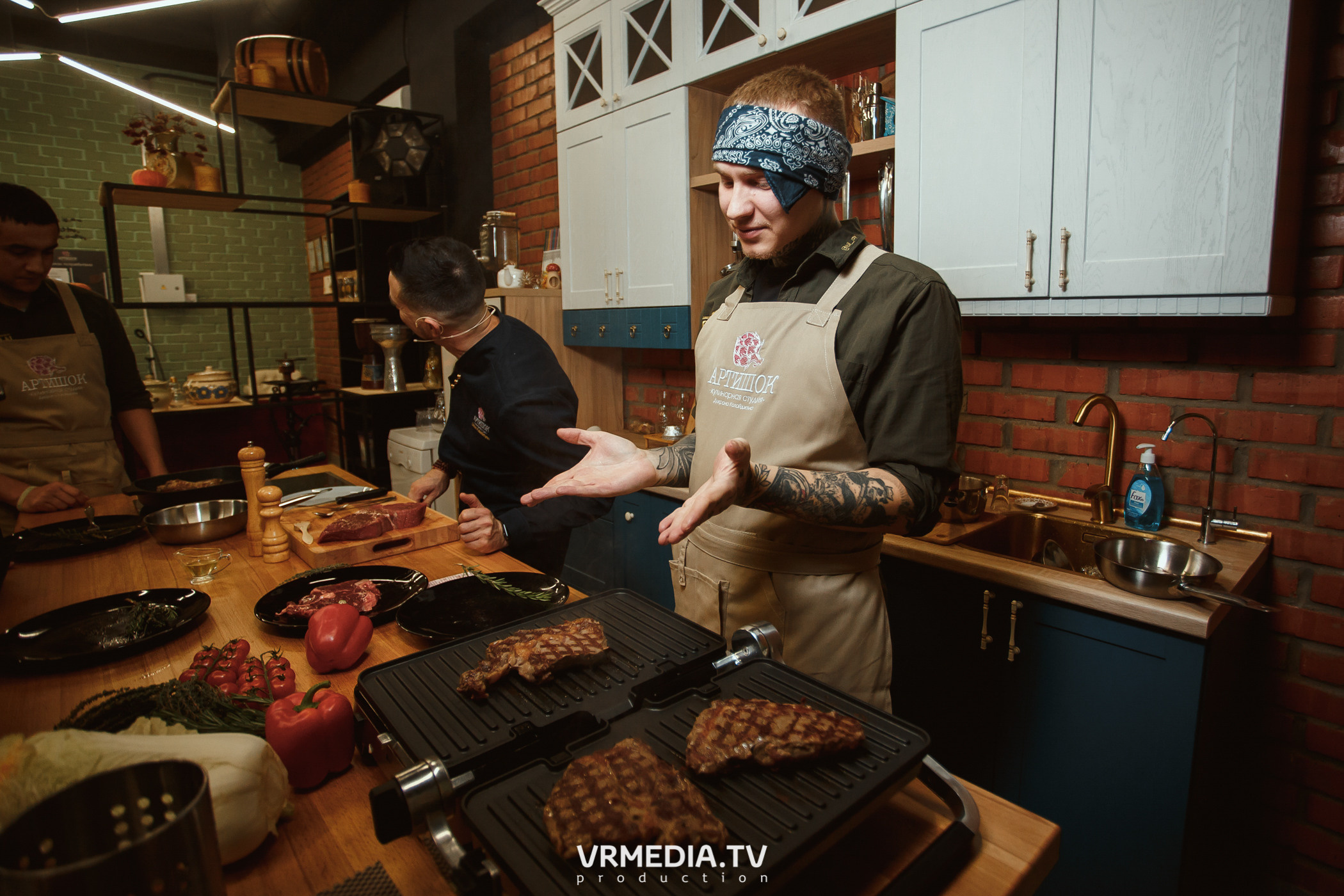 Кулинарная студия «Артишок». Битва столов: Барберы GoodMan — жарят мяс
