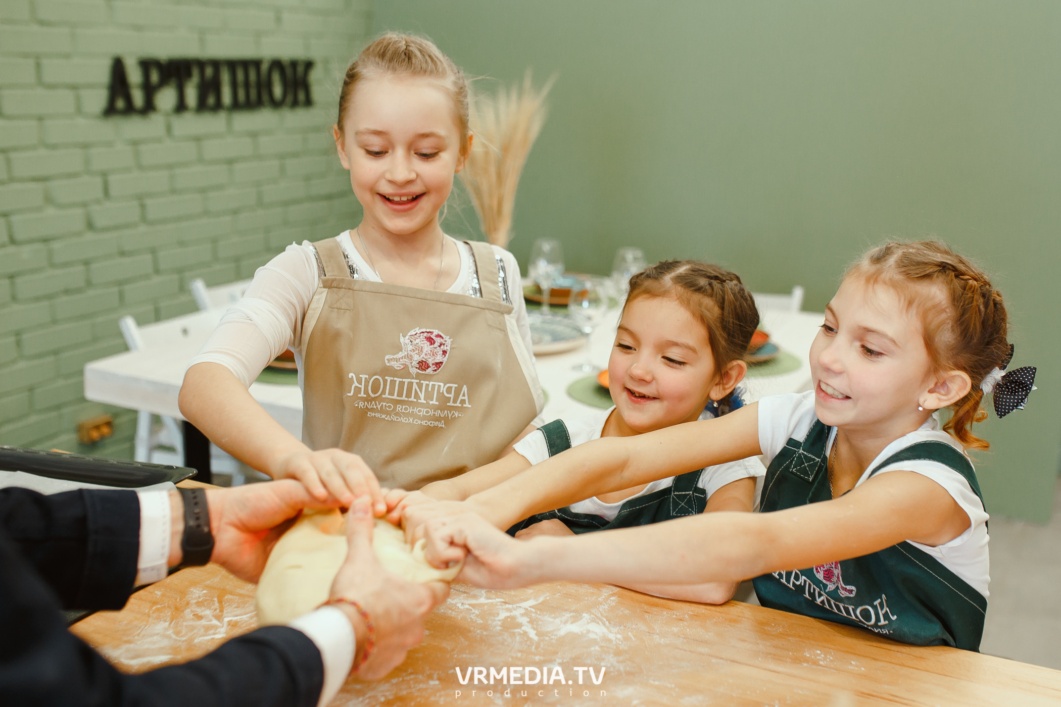 День рождения Лизы Зайцевой в кулинарной студии «Артишок»