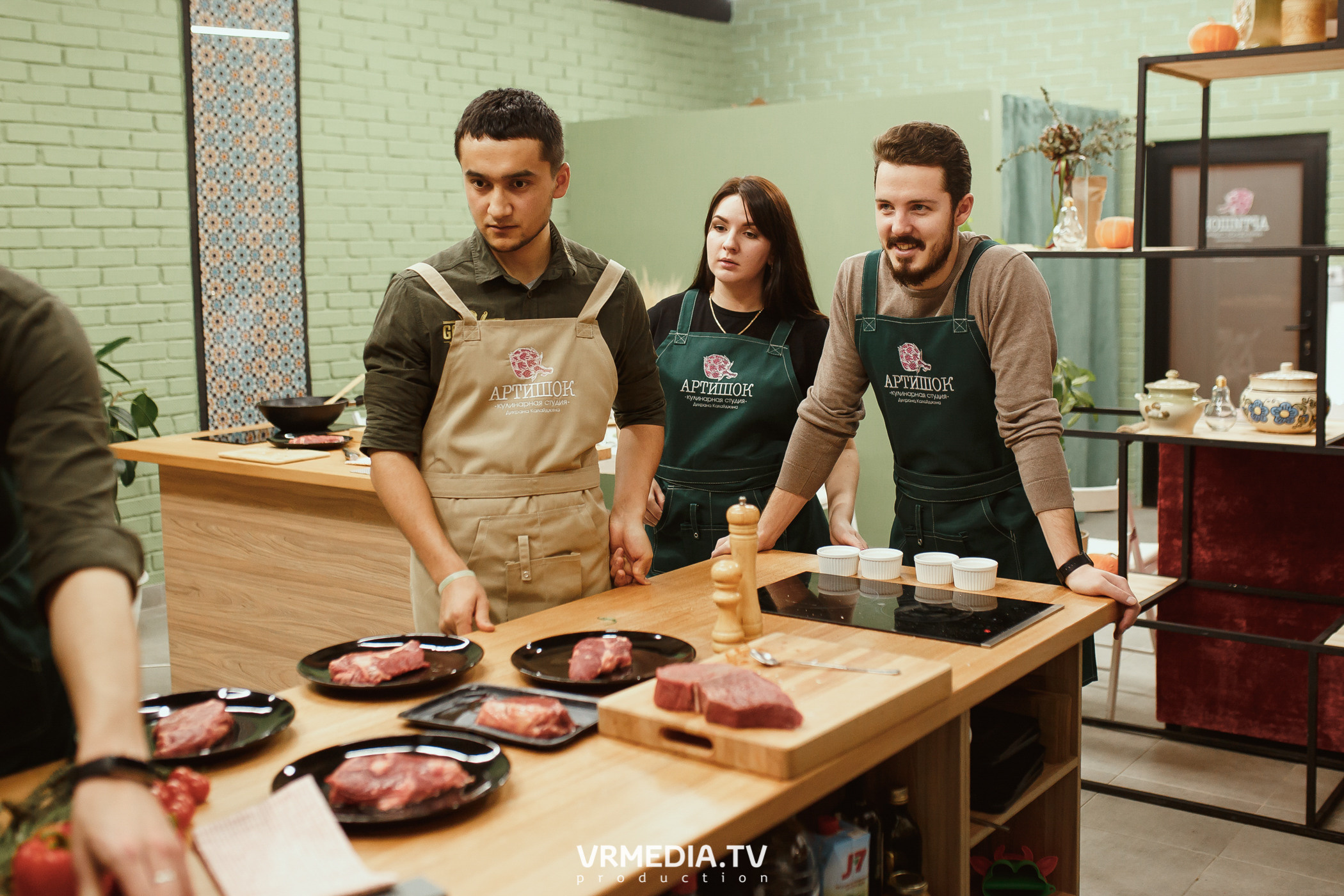 Кулинарная студия «Артишок». Битва столов: Барберы GoodMan — жарят мяс