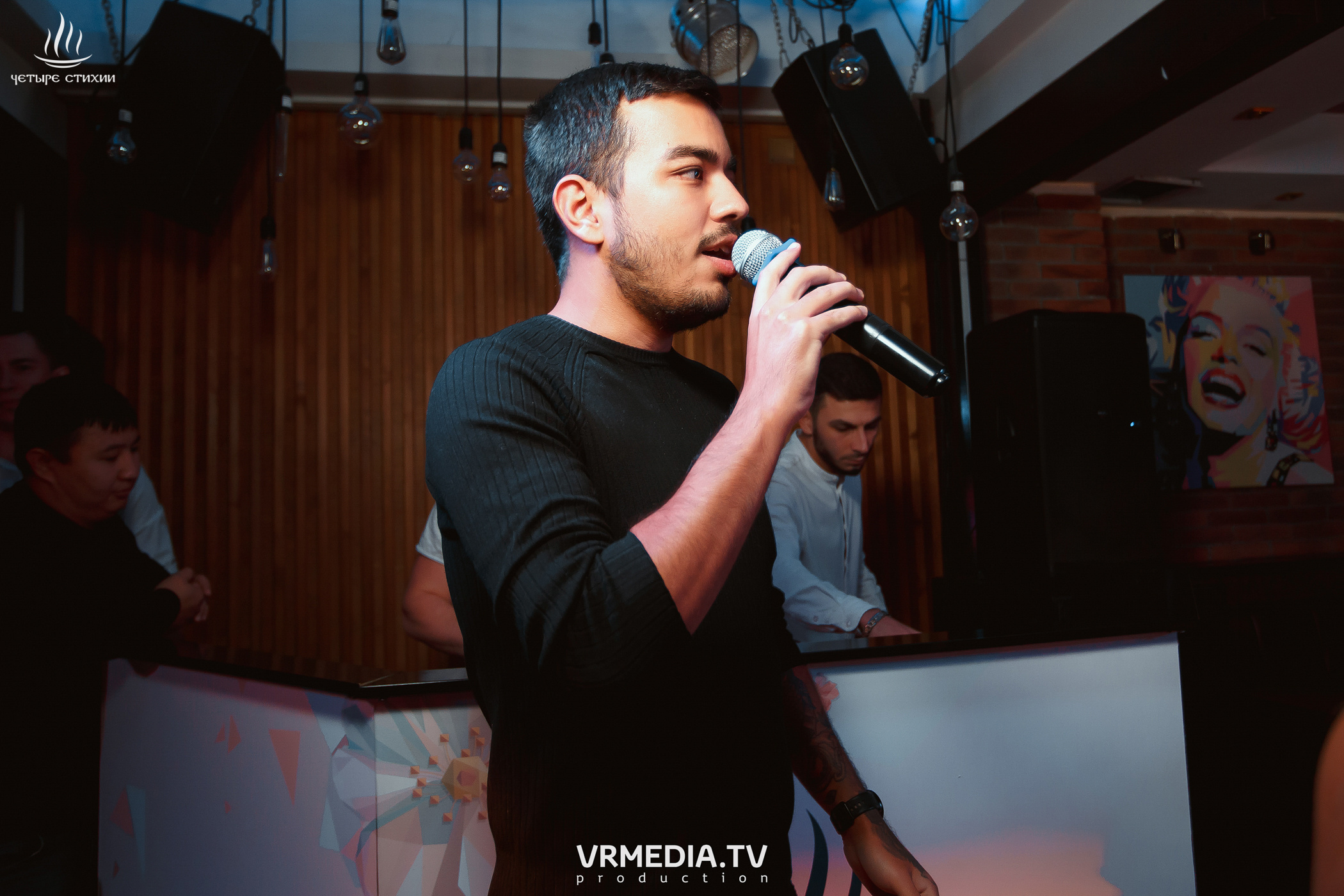 Стихийный HAPPY BIRTHDAY в караоке-баре «Четыре стихии»