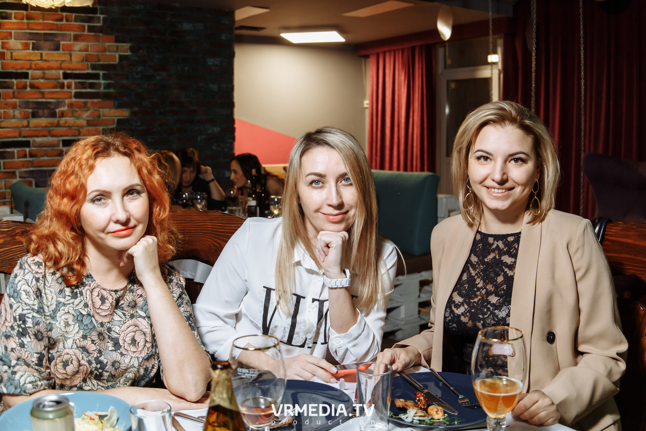 Новогодние корпоративы в караоке «Mimo Not»