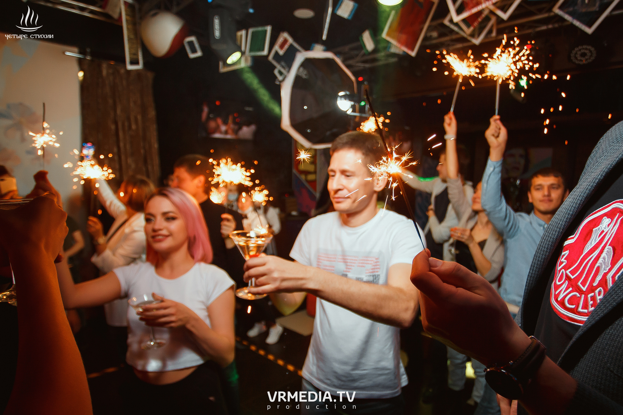 Стихийный HAPPY BIRTHDAY в караоке-баре «Четыре стихии»