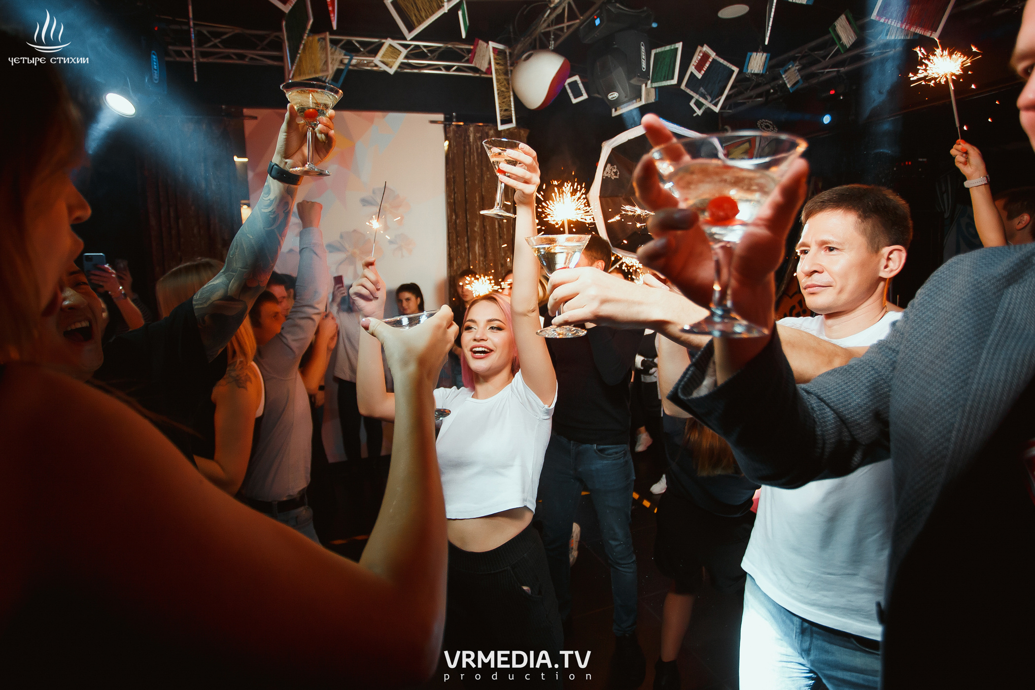 Стихийный HAPPY BIRTHDAY в караоке-баре «Четыре стихии»