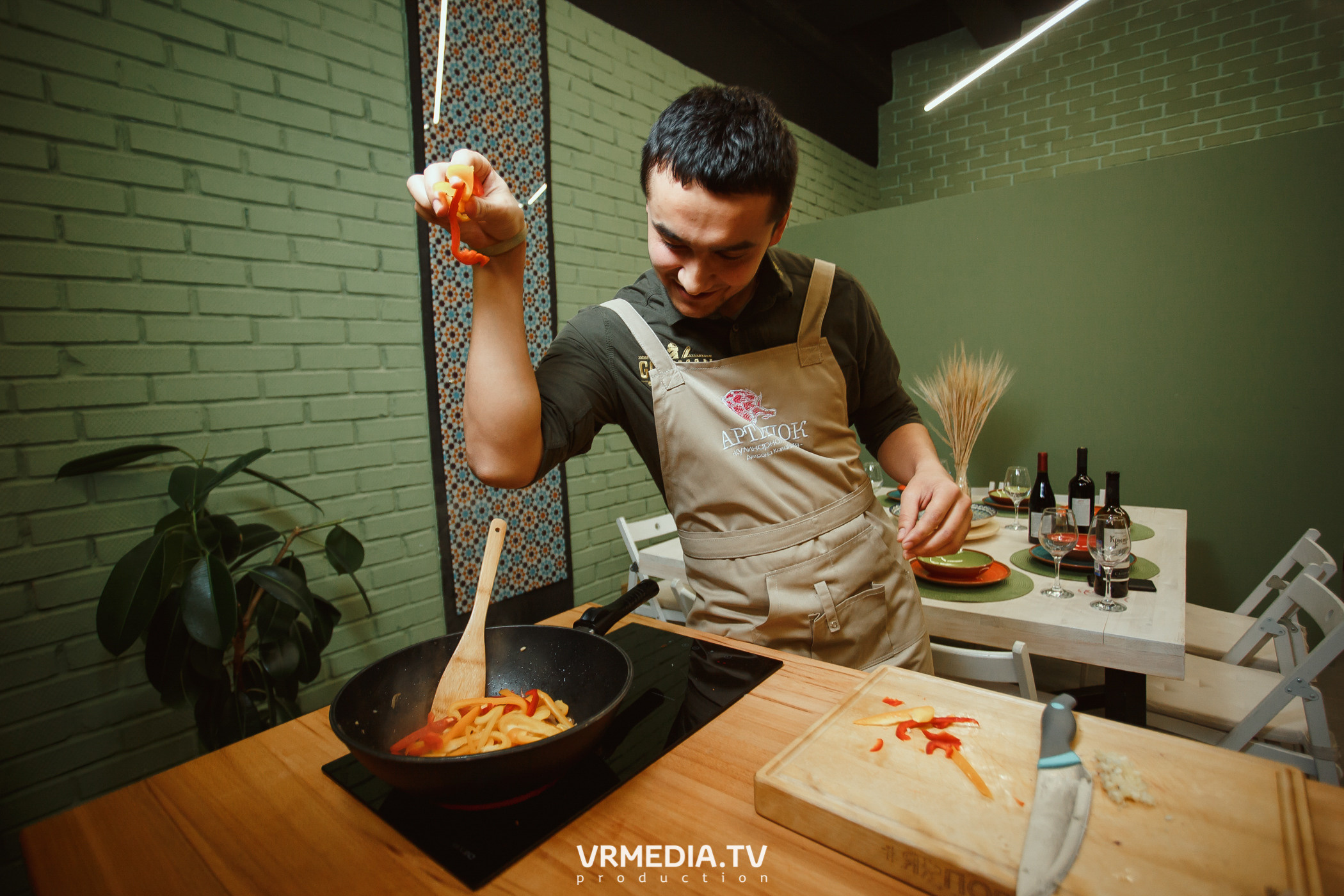 Кулинарная студия «Артишок». Битва столов: Барберы GoodMan — жарят мяс