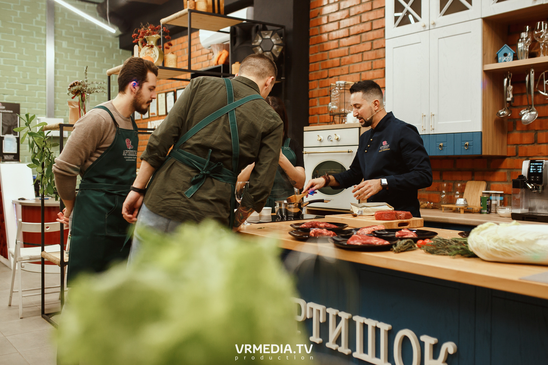 Кулинарная студия «Артишок». Битва столов: Барберы GoodMan — жарят мяс