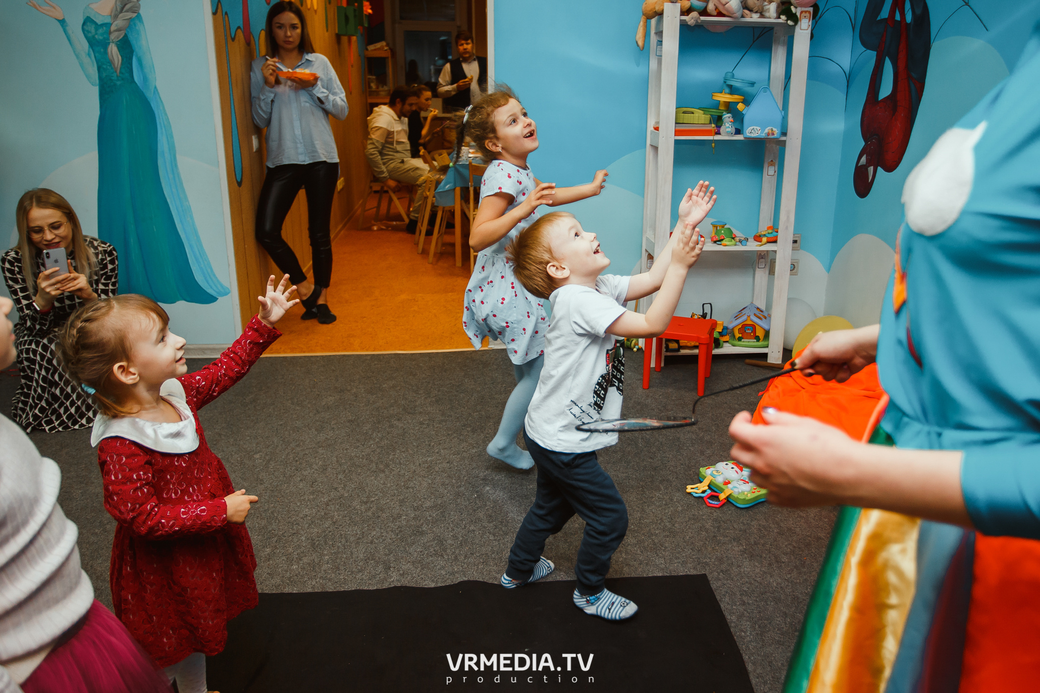 День рождения в «АкунаМатата»