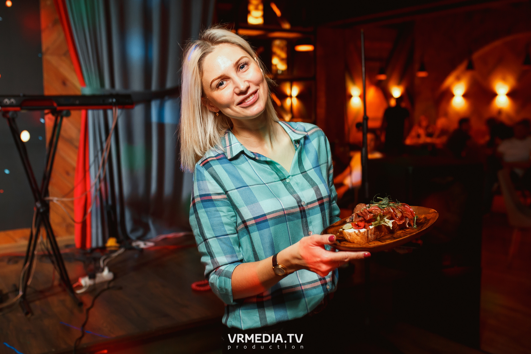 Группа «Алые Паруса» в гриль-баре «Жара»