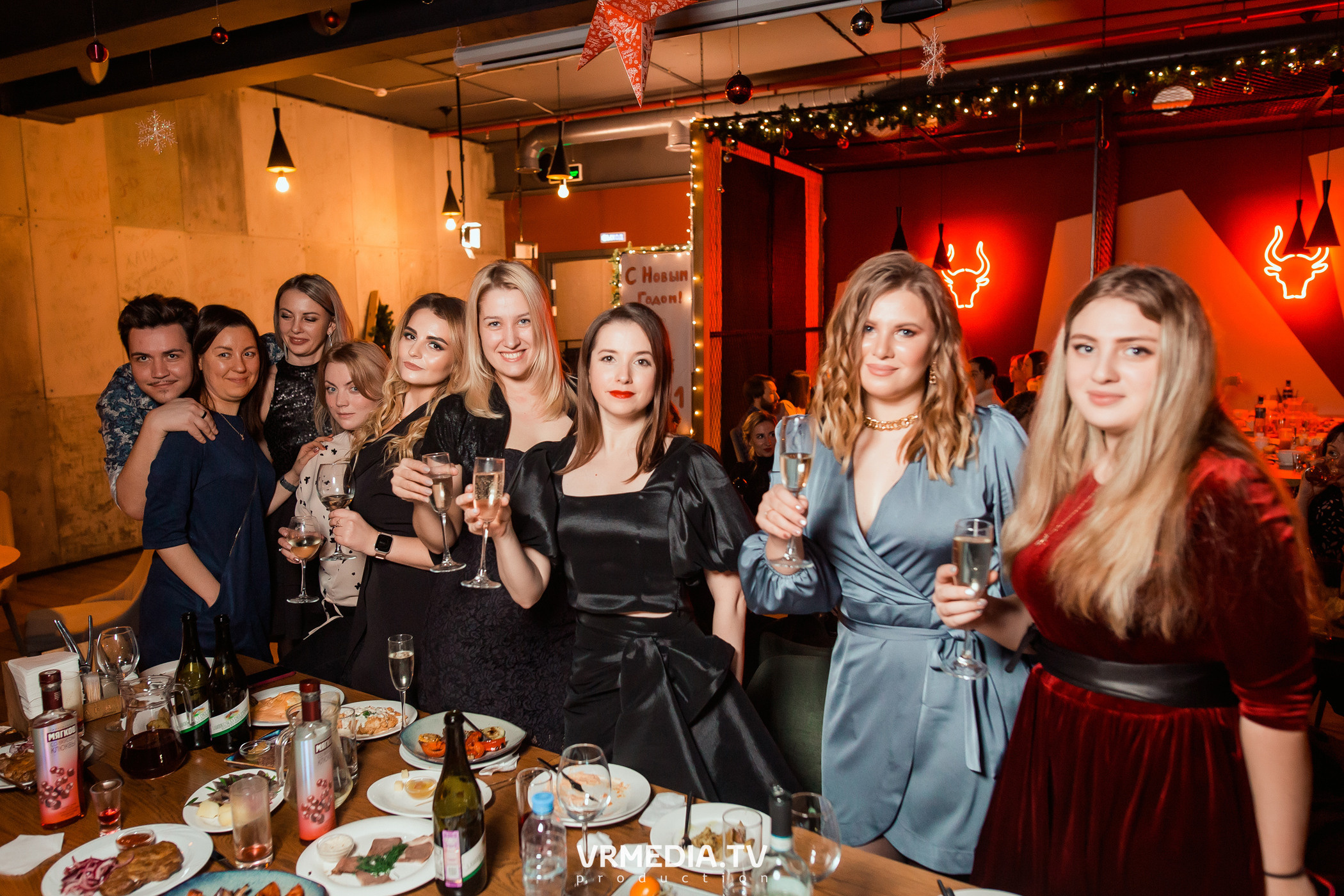 Новогодние корпоративы в гриль-баре «Жара»