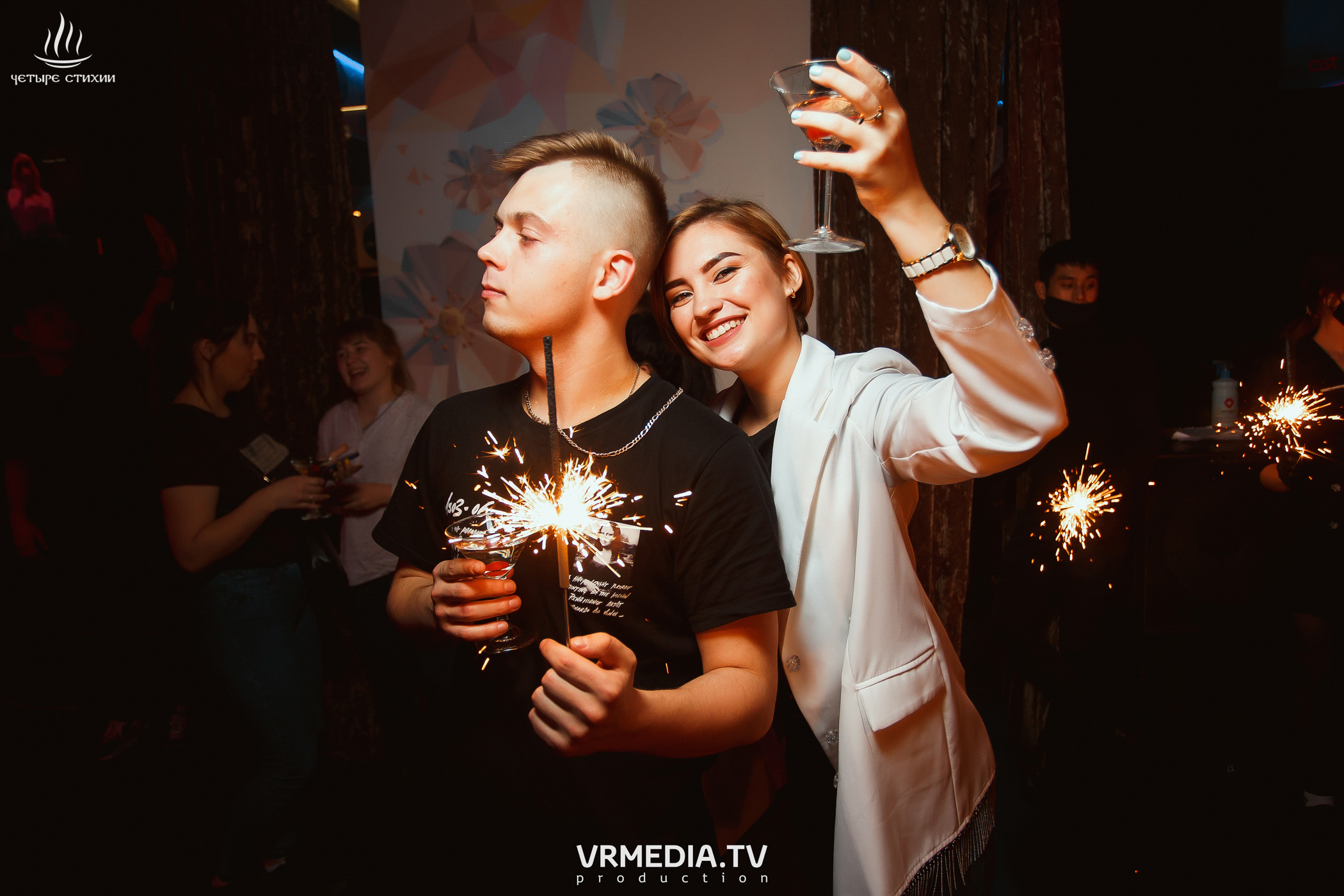 Стихийный HAPPY BIRTHDAY в караоке-баре «Четыре стихии»