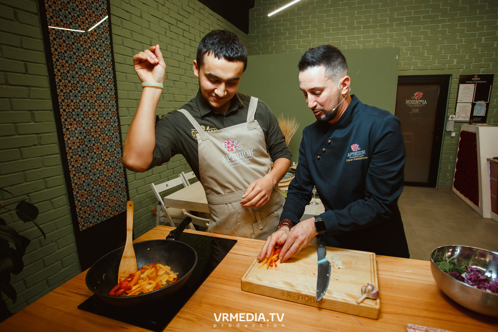 Кулинарная студия «Артишок». Битва столов: Барберы GoodMan — жарят мяс