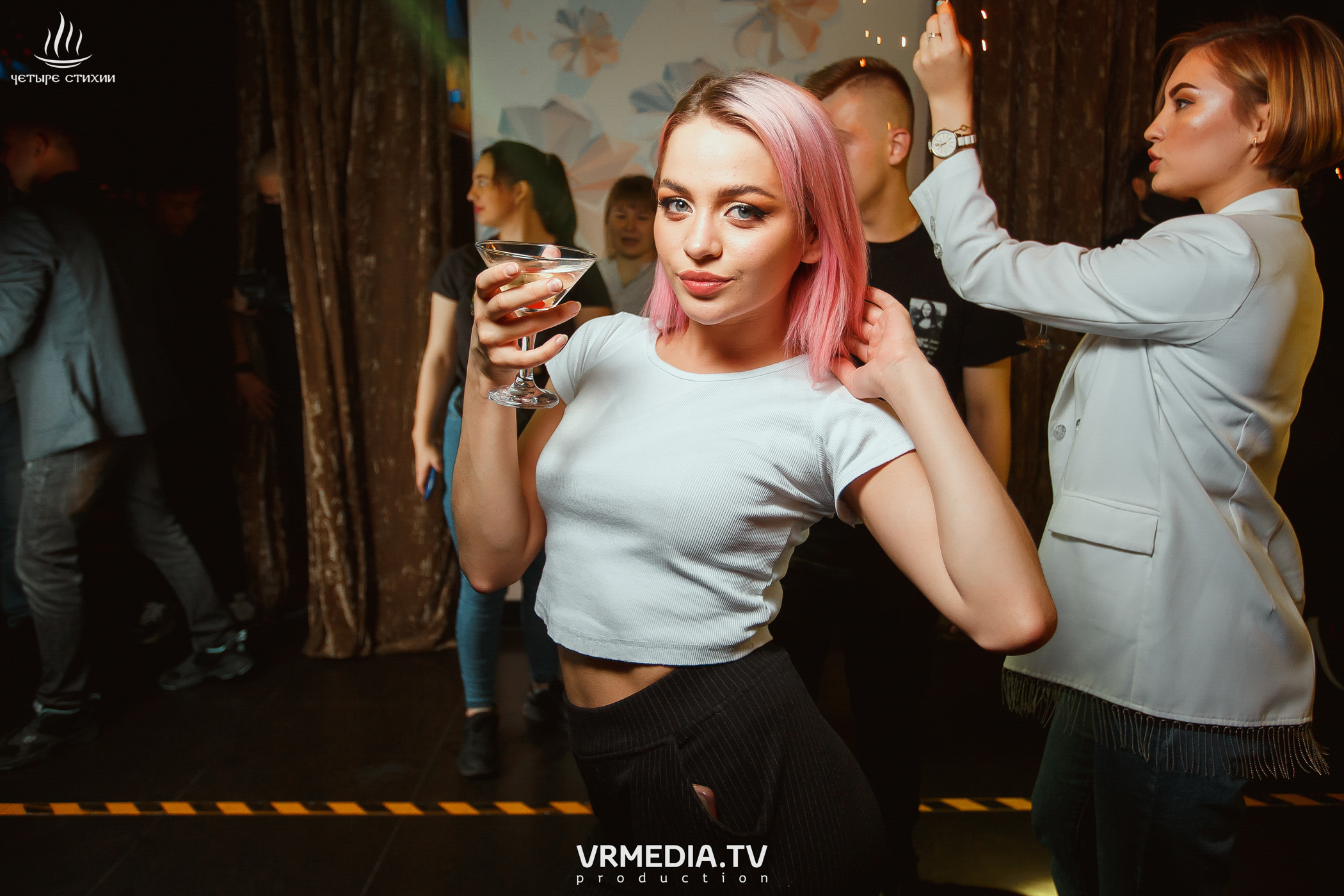 Стихийный HAPPY BIRTHDAY в караоке-баре «Четыре стихии»