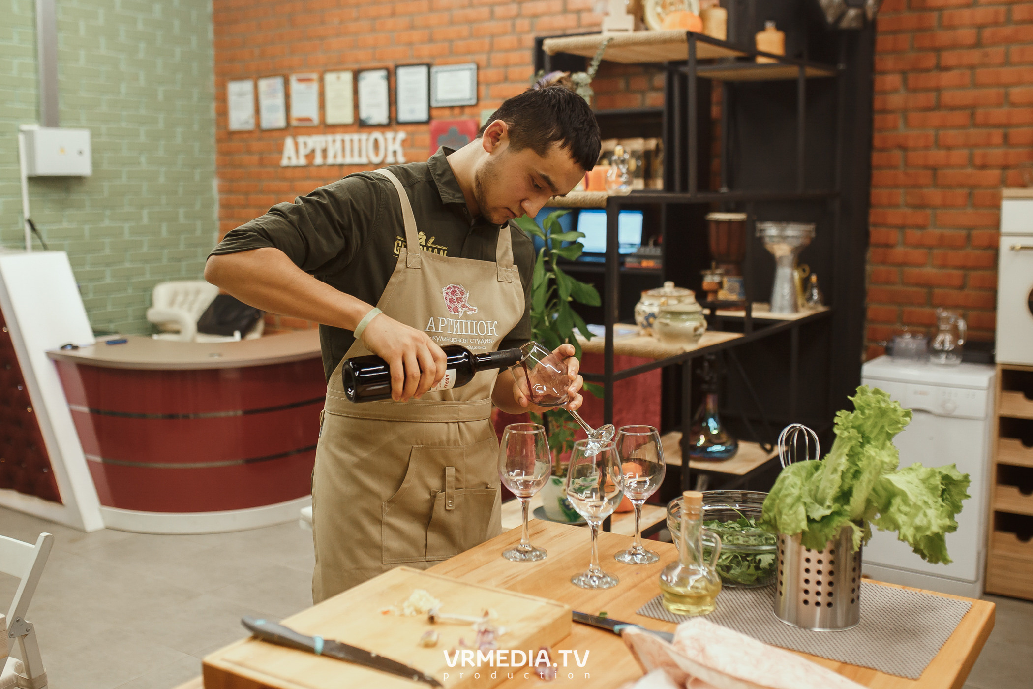 Кулинарная студия «Артишок». Битва столов: Барберы GoodMan — жарят мяс