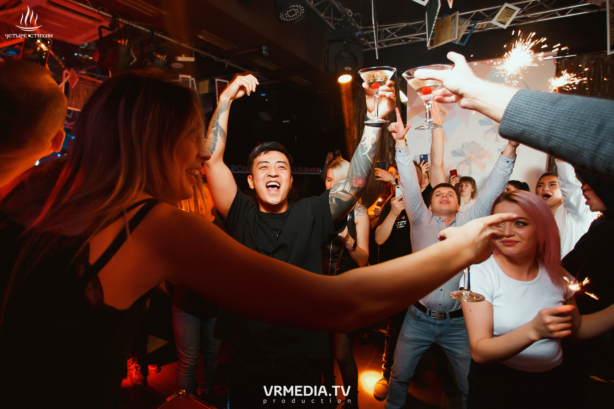 Стихийный HAPPY BIRTHDAY в караоке-баре «Четыре стихии»