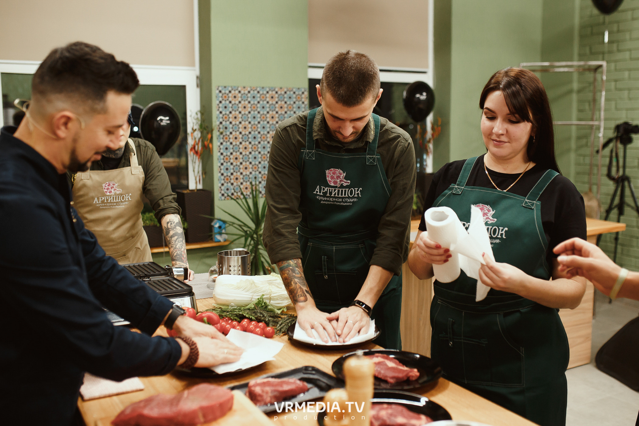 Кулинарная студия «Артишок». Битва столов: Барберы GoodMan — жарят мяс