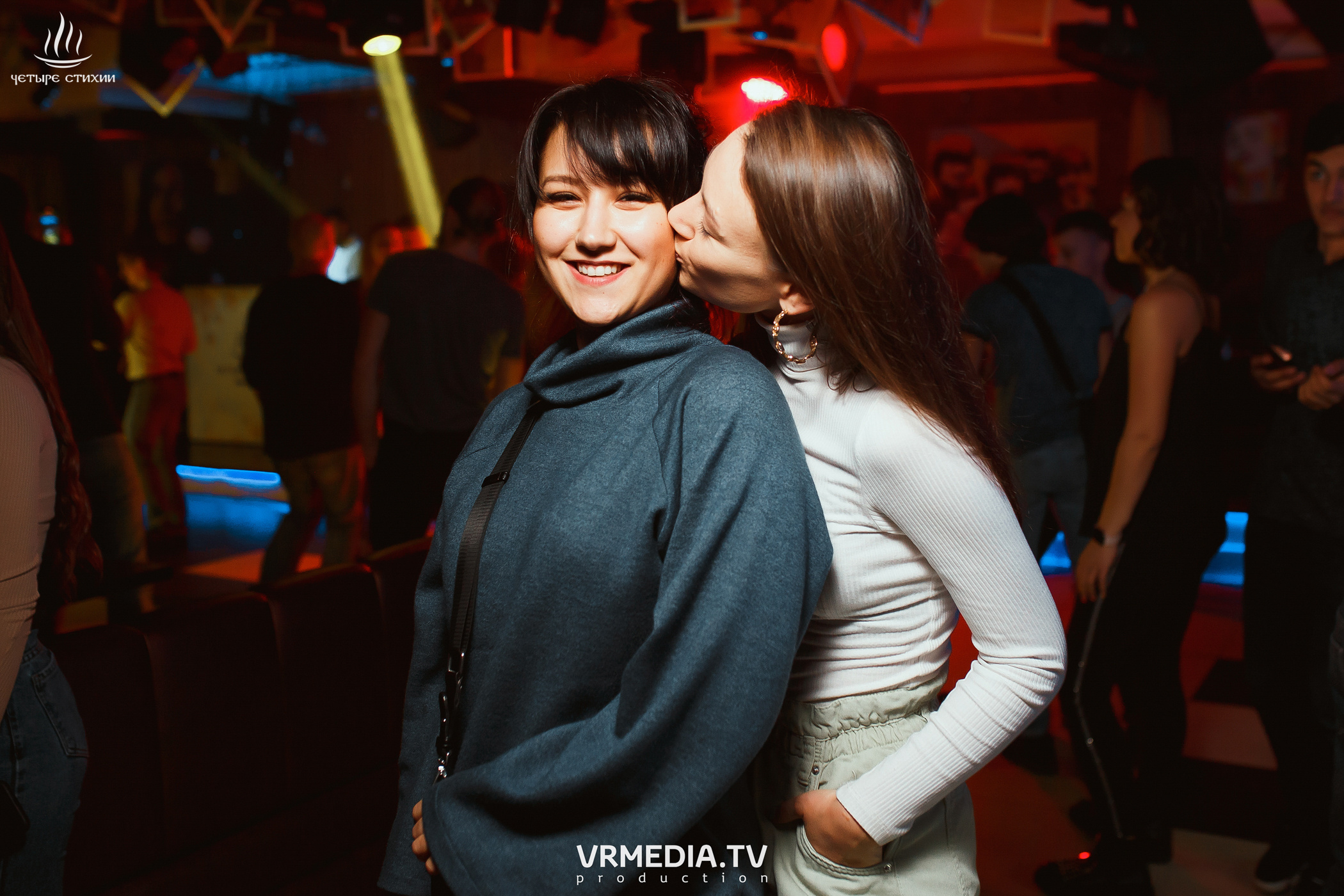 Стихийный HAPPY BIRTHDAY в караоке-баре «Четыре стихии»