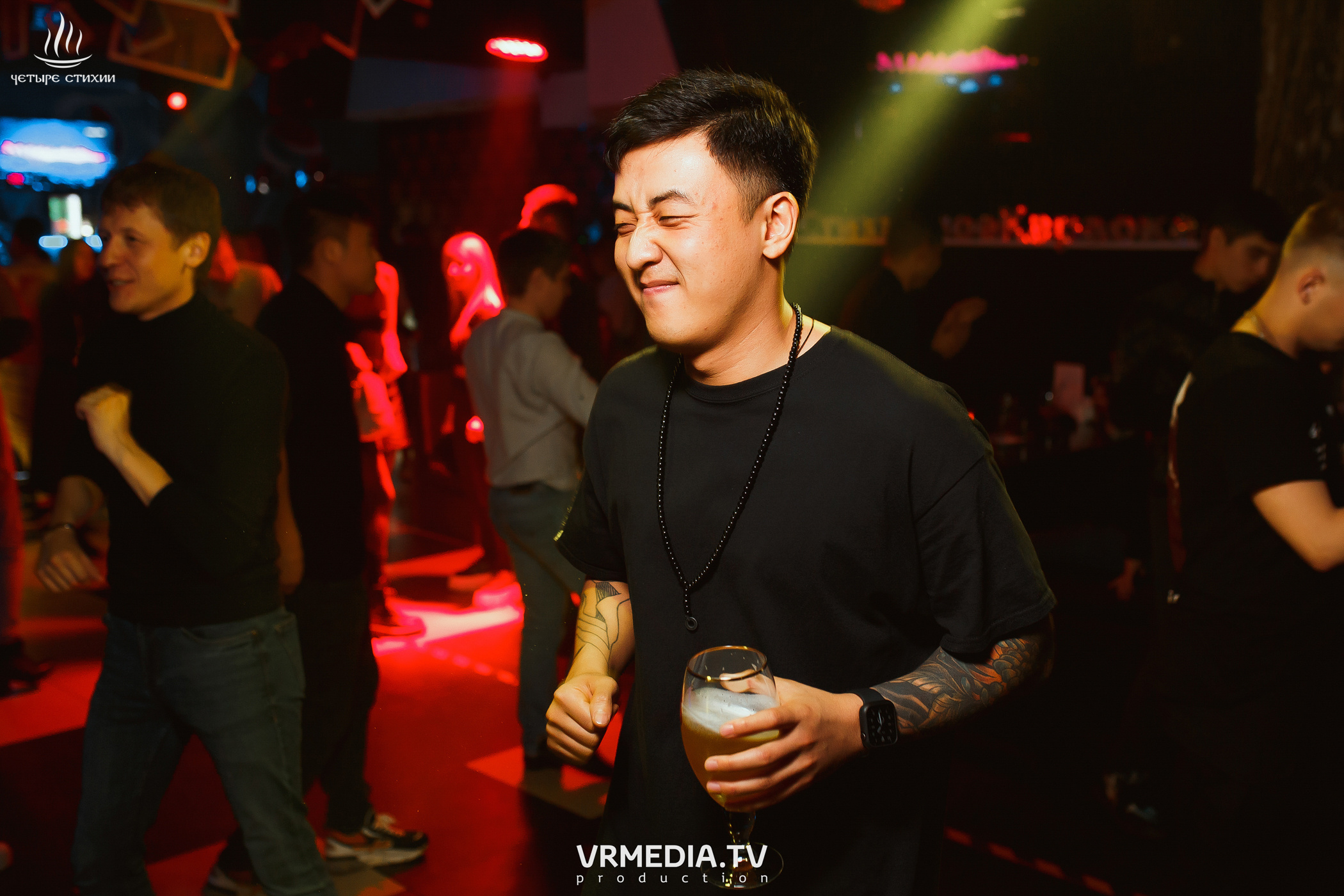 Стихийный HAPPY BIRTHDAY в караоке-баре «Четыре стихии»