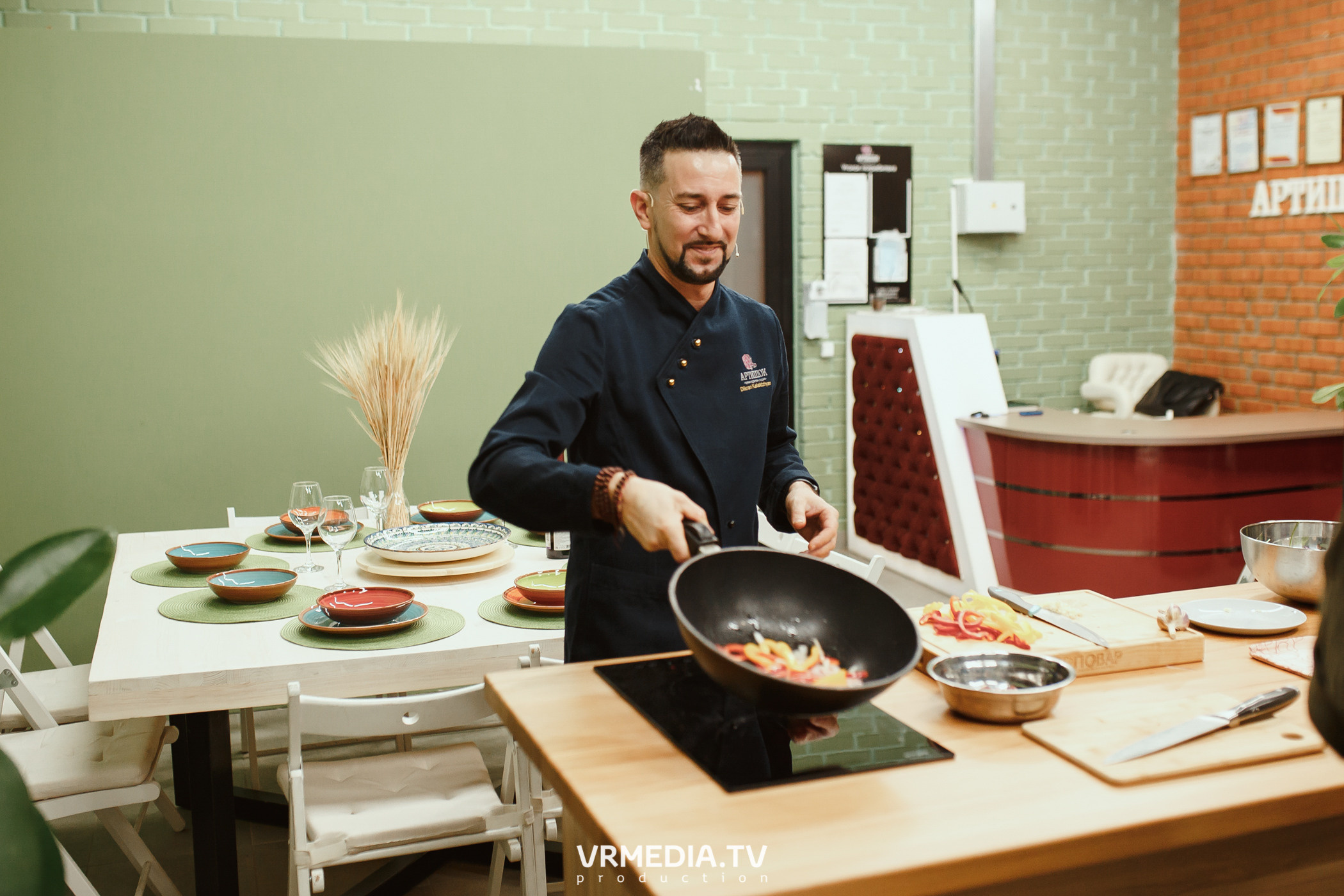 Кулинарная студия «Артишок». Битва столов: Барберы GoodMan — жарят мяс