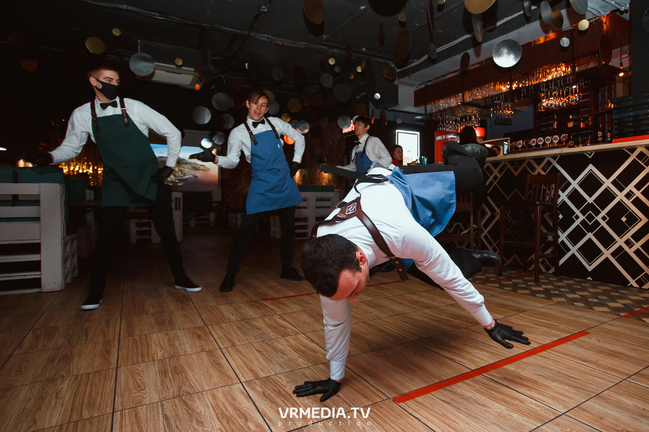 1 год караоке-ресторану «Мимо Нот»