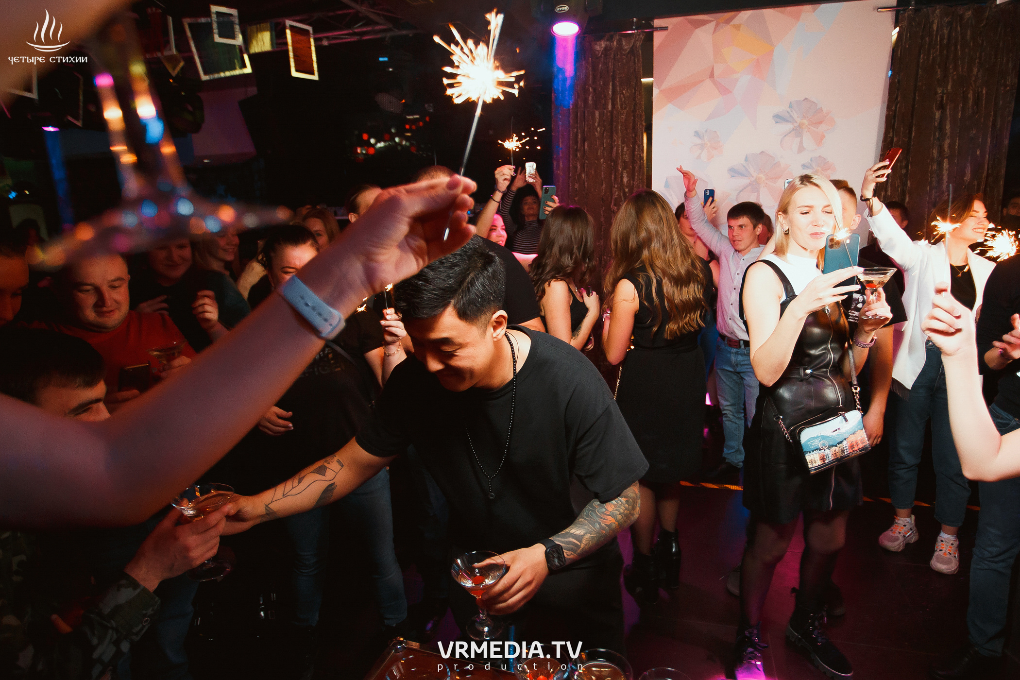 Стихийный HAPPY BIRTHDAY в караоке-баре «Четыре стихии»