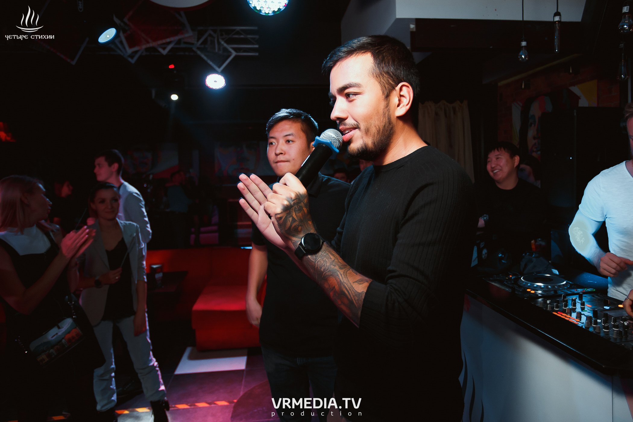 Стихийный HAPPY BIRTHDAY в караоке-баре «Четыре стихии»