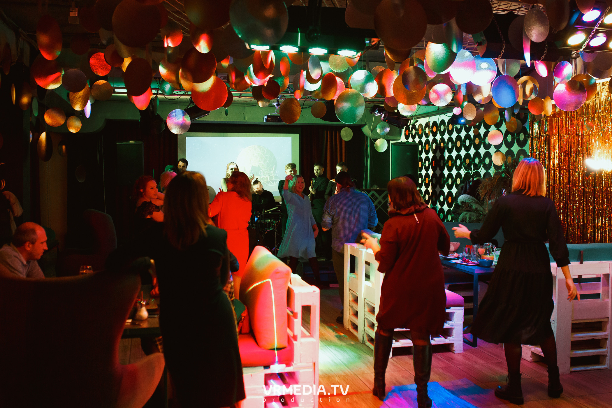 1 год караоке-ресторану «Мимо Нот»