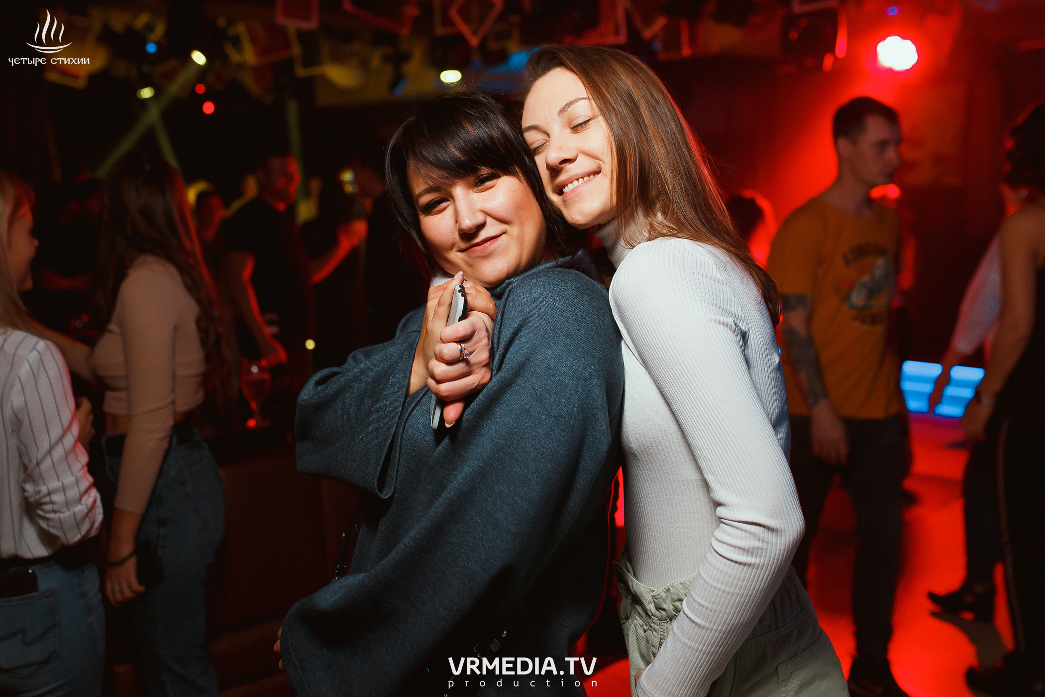 Стихийный HAPPY BIRTHDAY в караоке-баре «Четыре стихии»