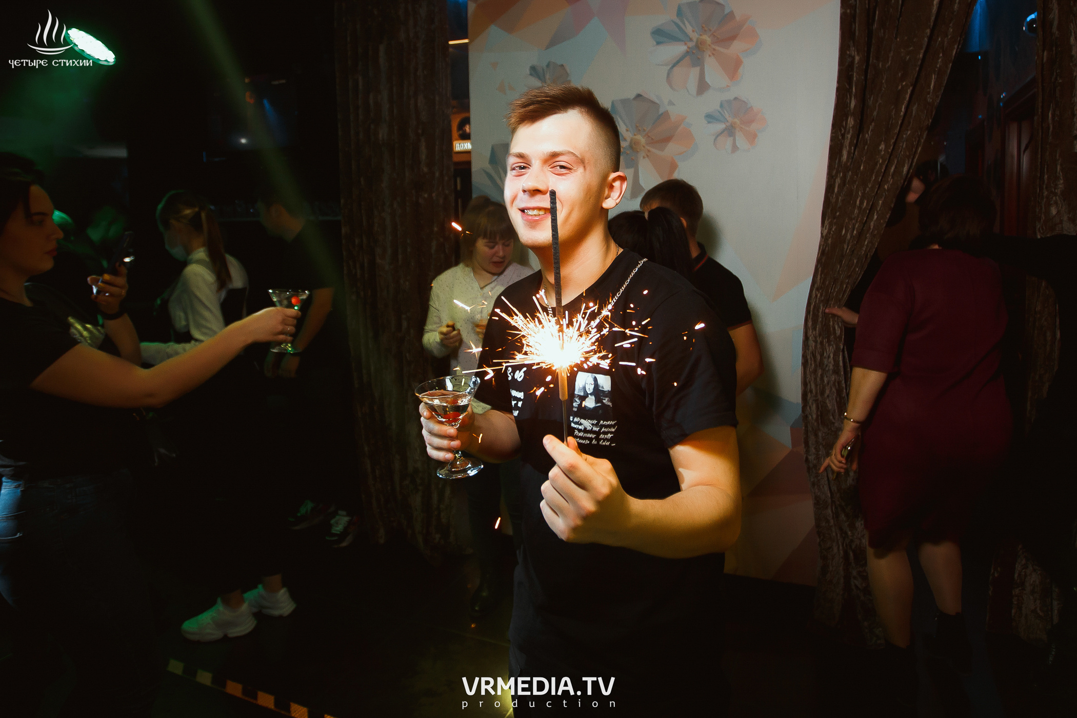 Стихийный HAPPY BIRTHDAY в караоке-баре «Четыре стихии»