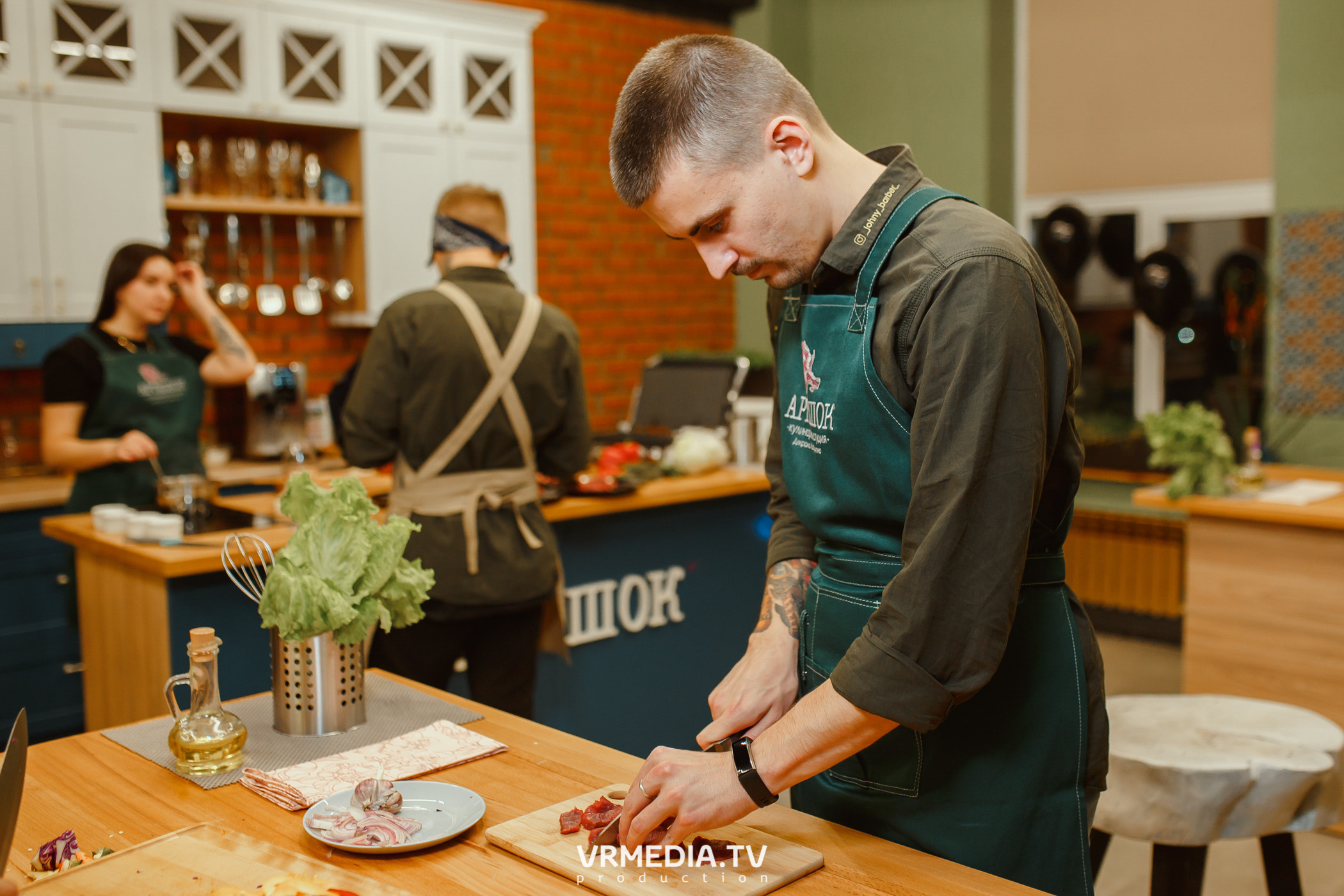 Кулинарная студия «Артишок». Битва столов: Барберы GoodMan — жарят мяс