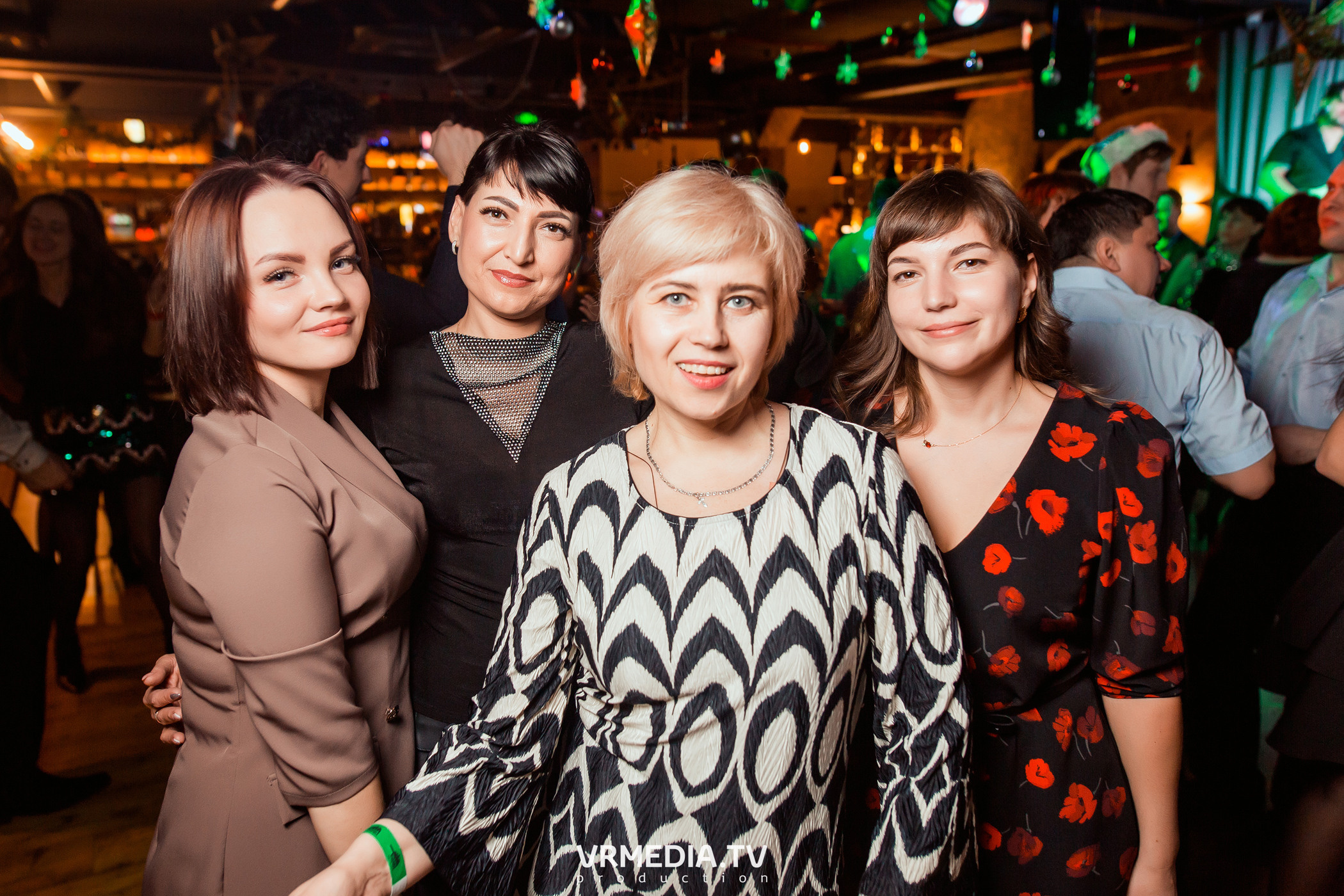 Новогодние корпоративы в гриль-баре «Жара»