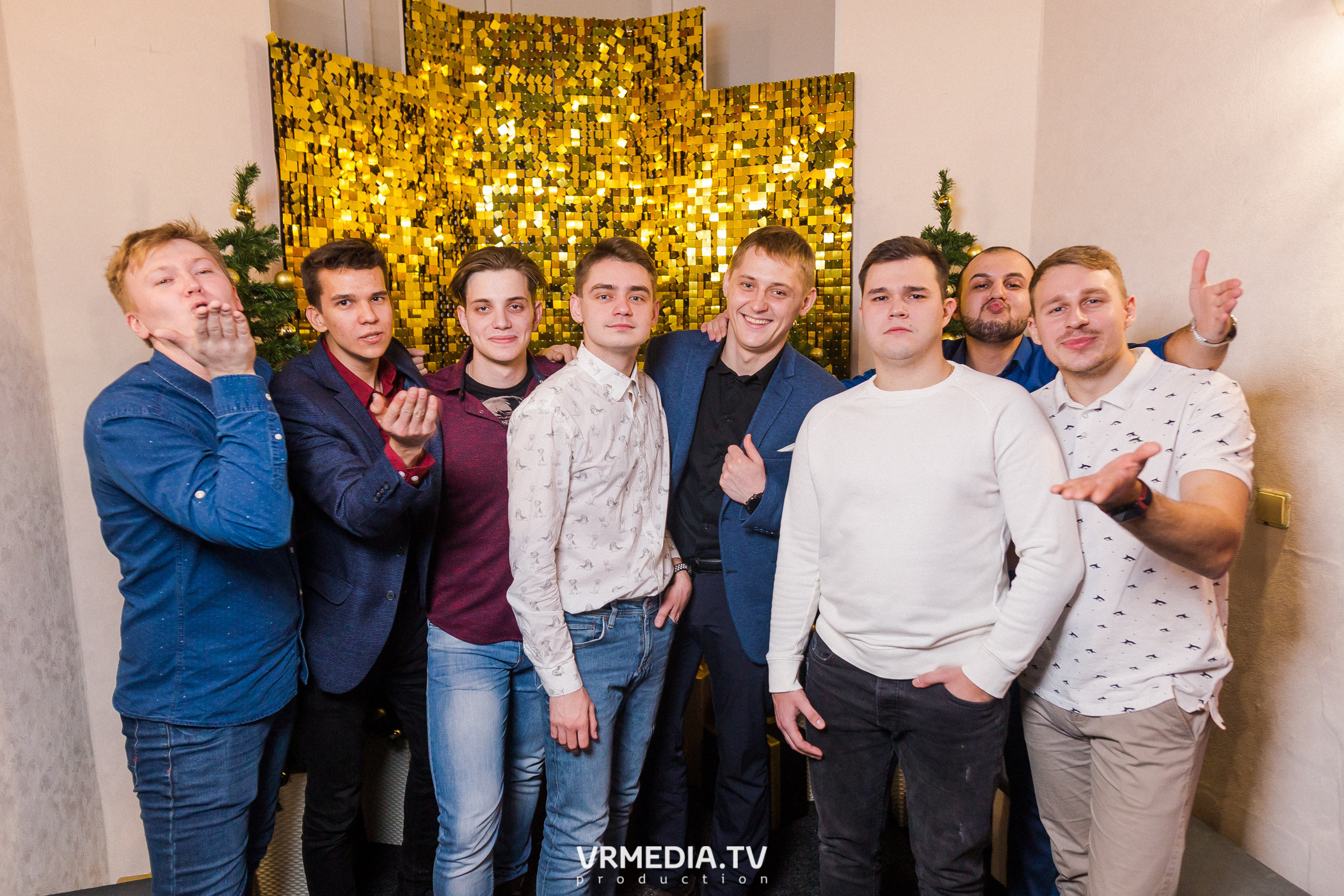 Новогодние корпоративы в караоке «Mimo Not»