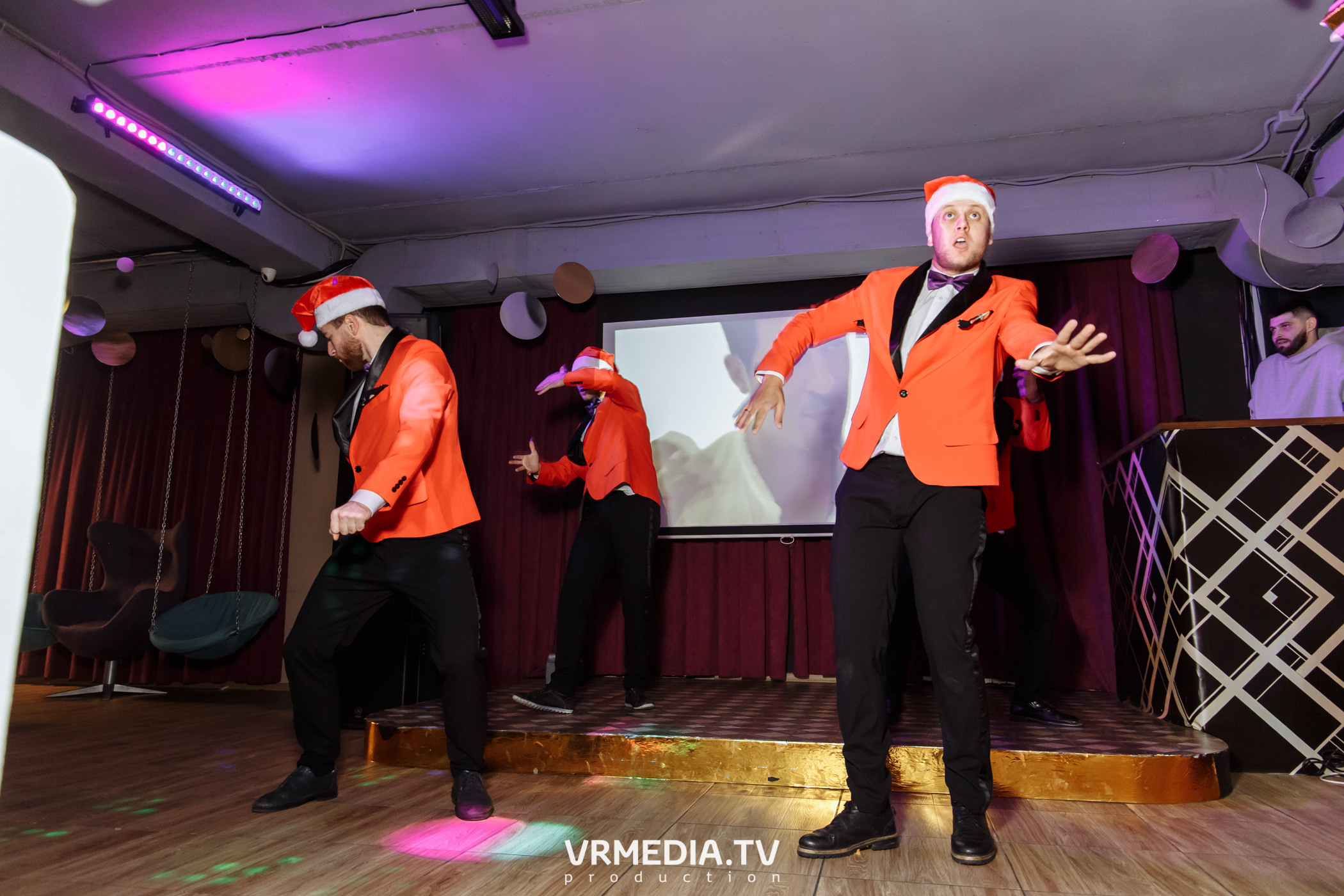 Новогодние корпоративы в караоке «Mimo Not»