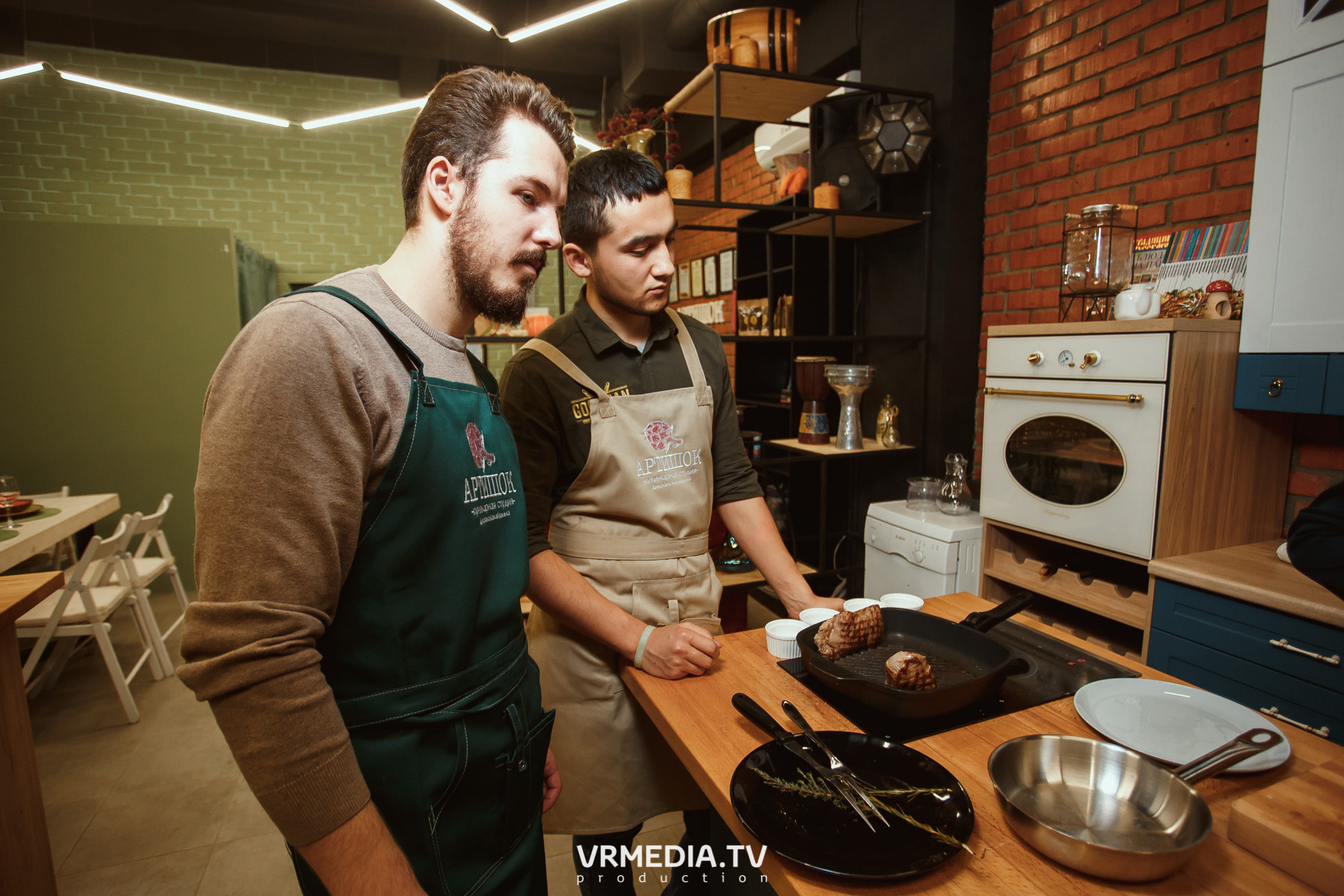 Кулинарная студия «Артишок». Битва столов: Барберы GoodMan — жарят мяс