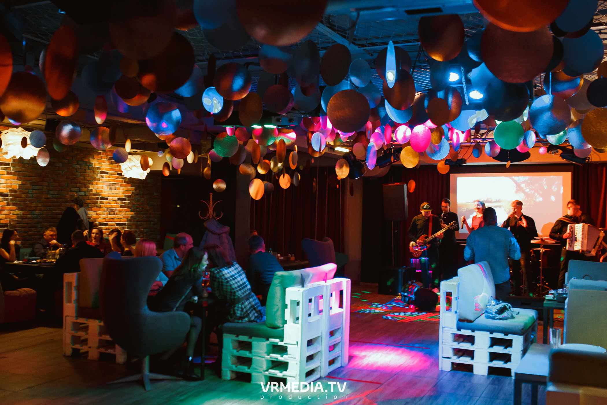 1 год караоке-ресторану «Мимо Нот»