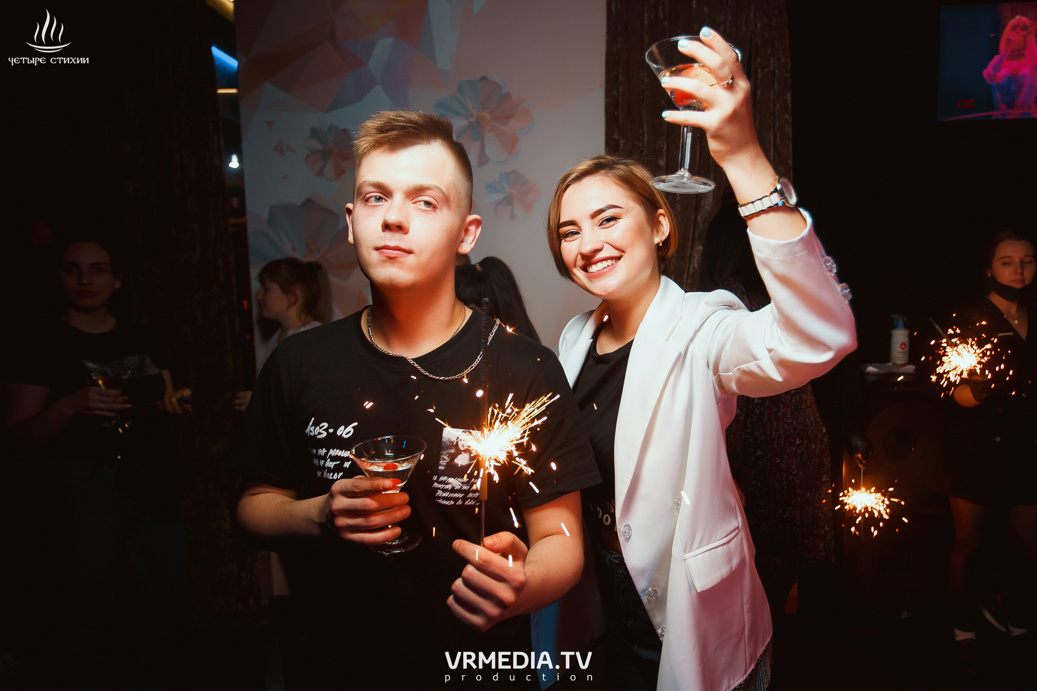 Стихийный HAPPY BIRTHDAY в караоке-баре «Четыре стихии»