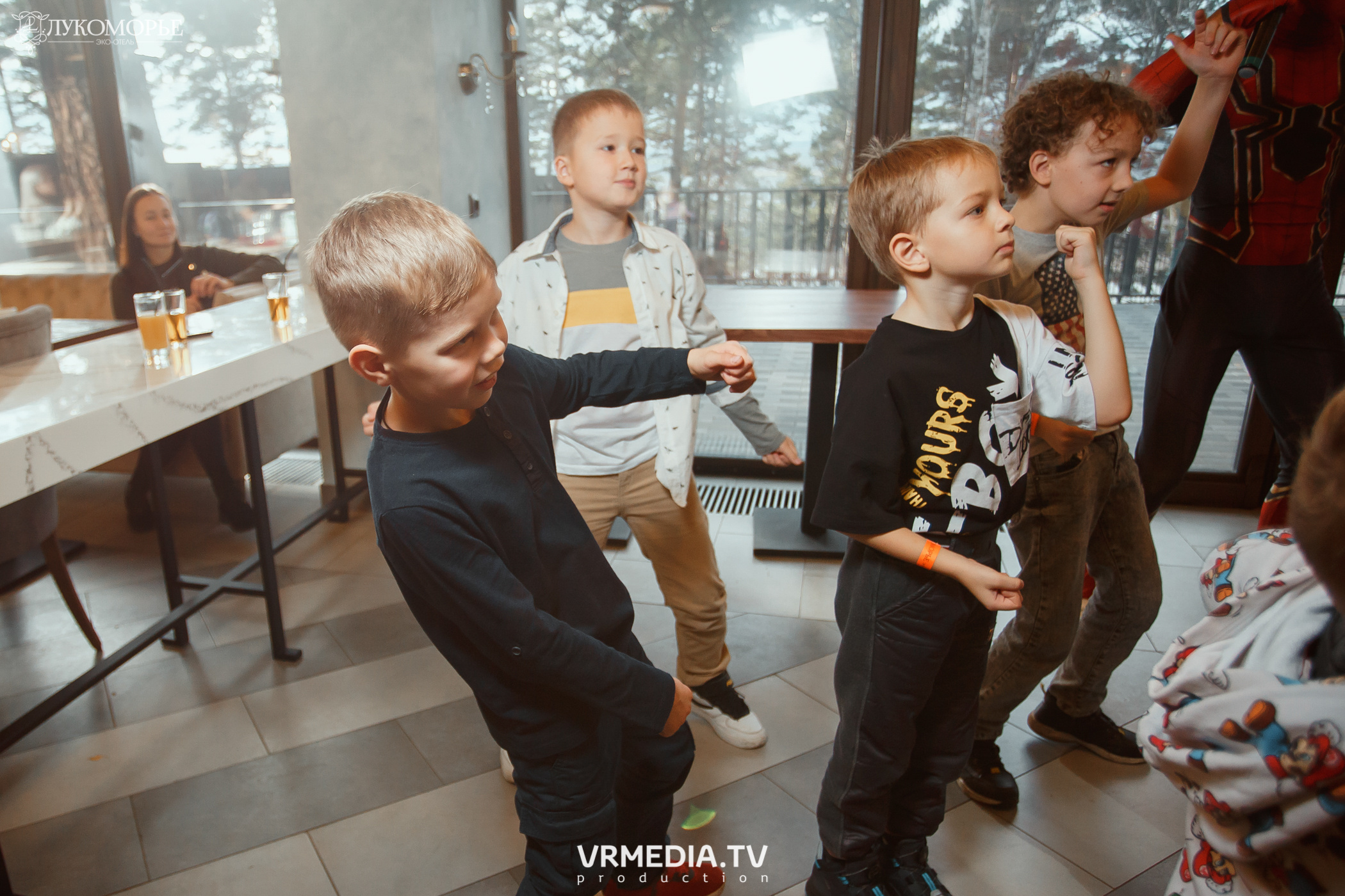 Трансформеры в эко-отеле «Лукоморье»