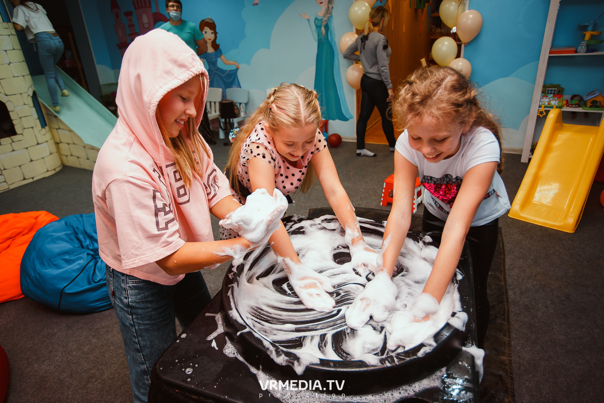 День рождения в «АкунаМатата»