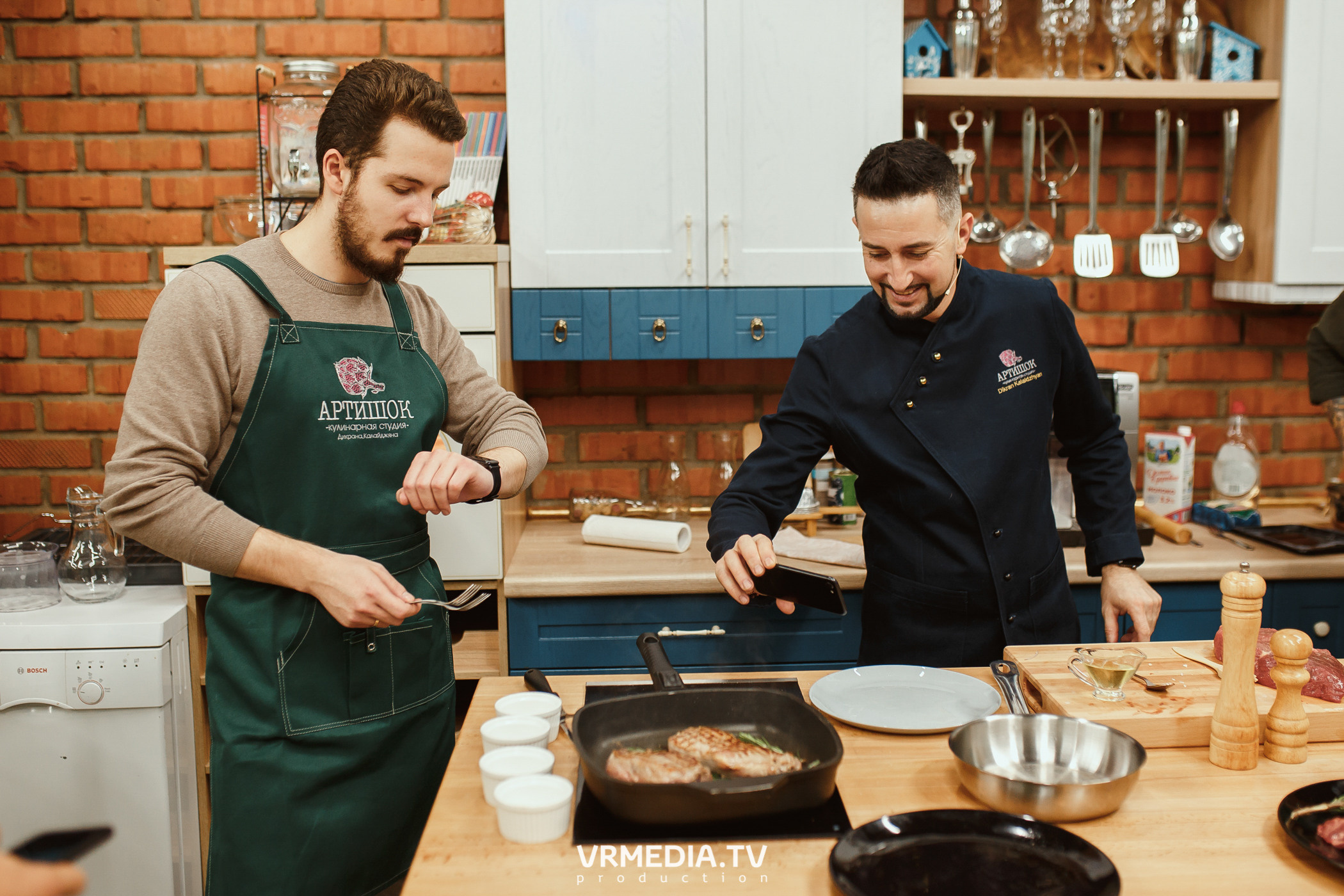 Кулинарная студия «Артишок». Битва столов: Барберы GoodMan — жарят мяс