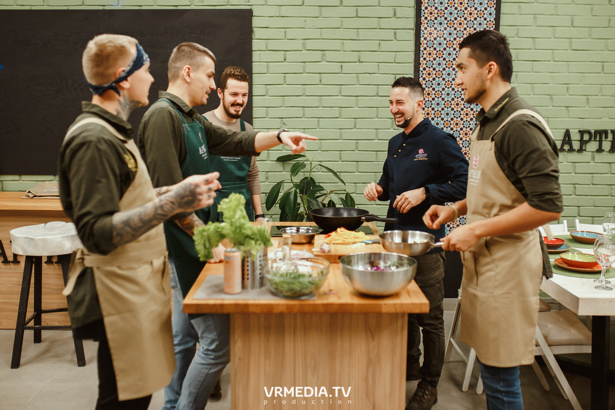 Кулинарная студия «Артишок». Битва столов: Барберы GoodMan — жарят мяс