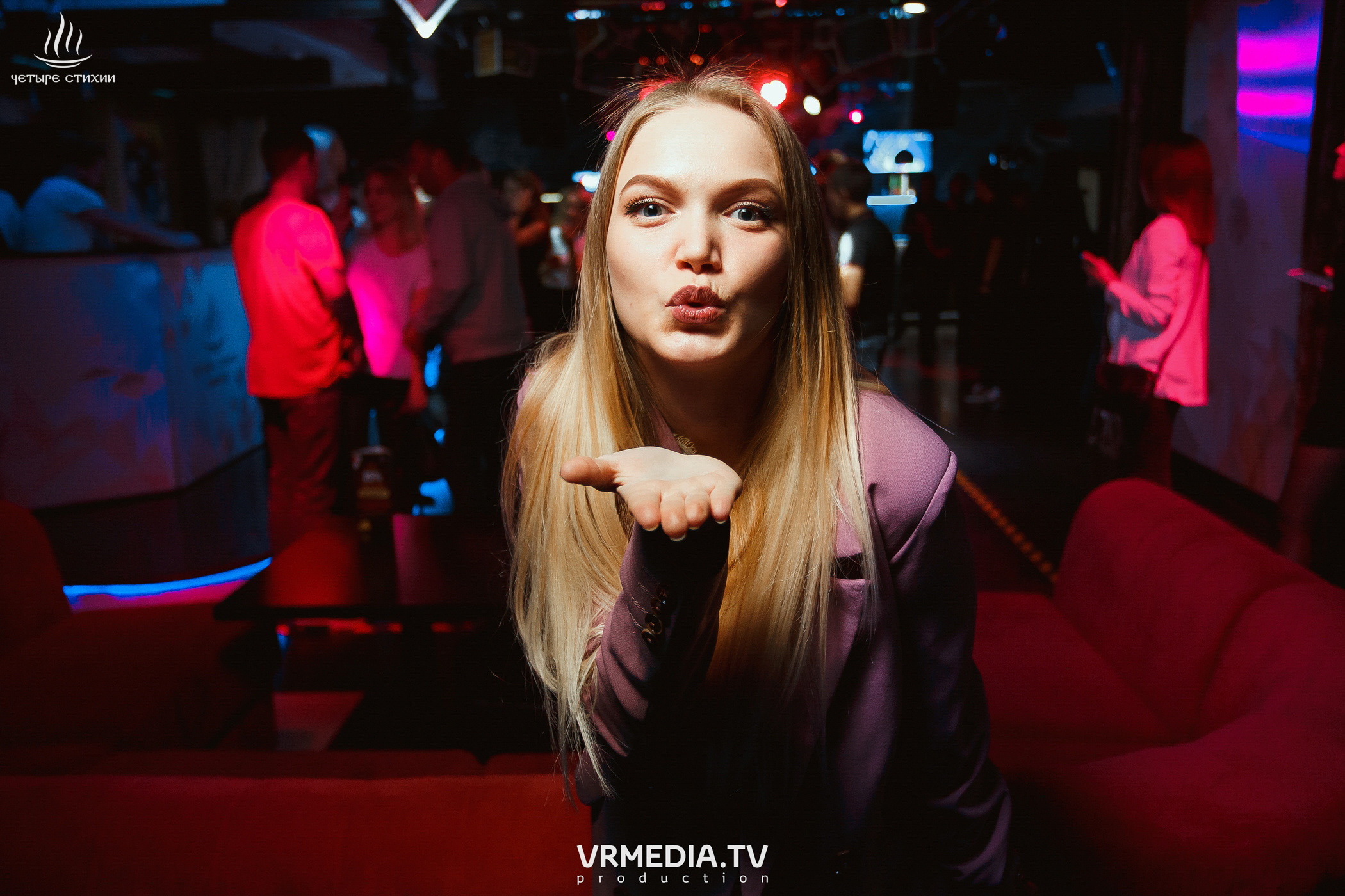 Стихийный HAPPY BIRTHDAY в караоке-баре «Четыре стихии»