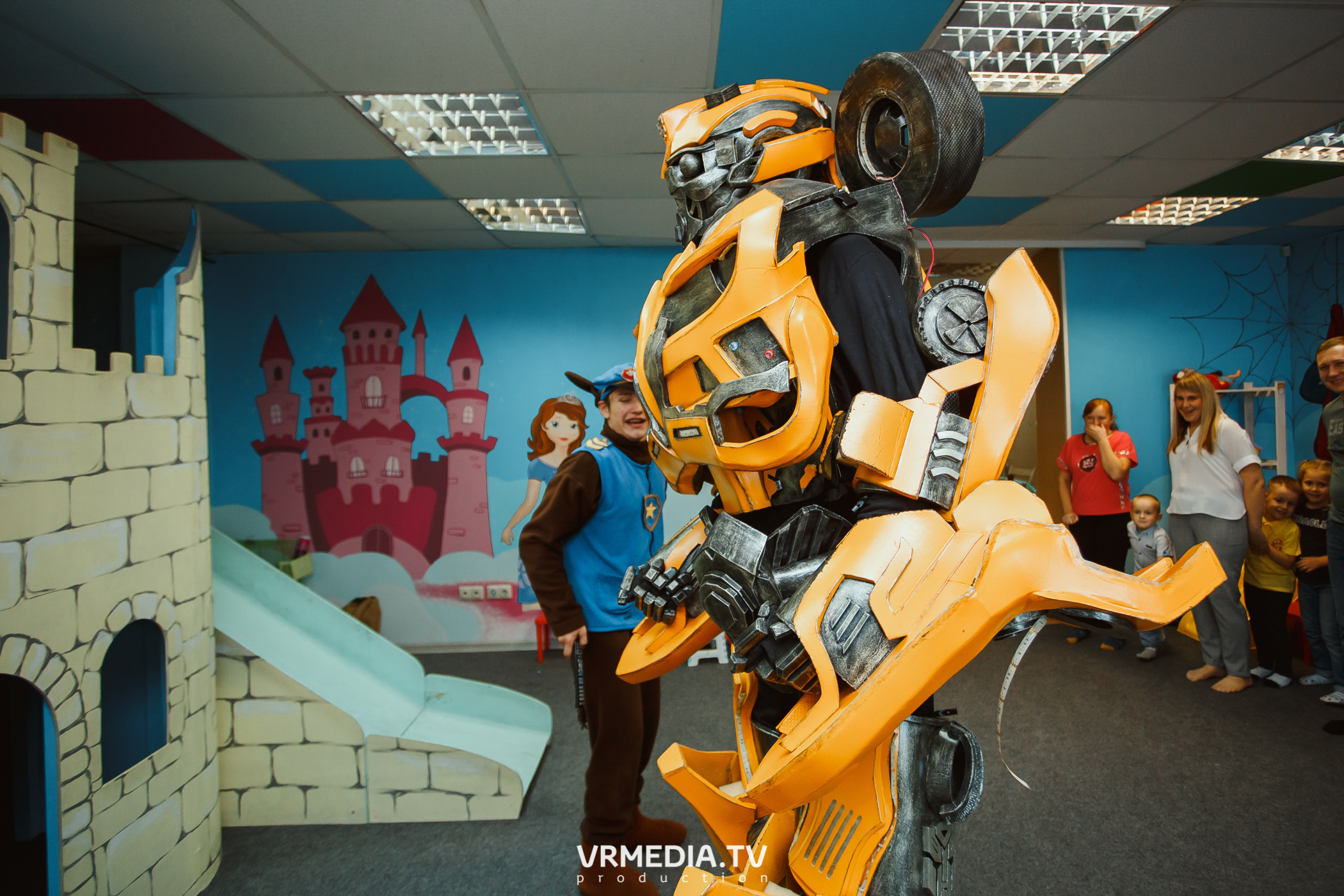 День рождения в «АкунаМатата»