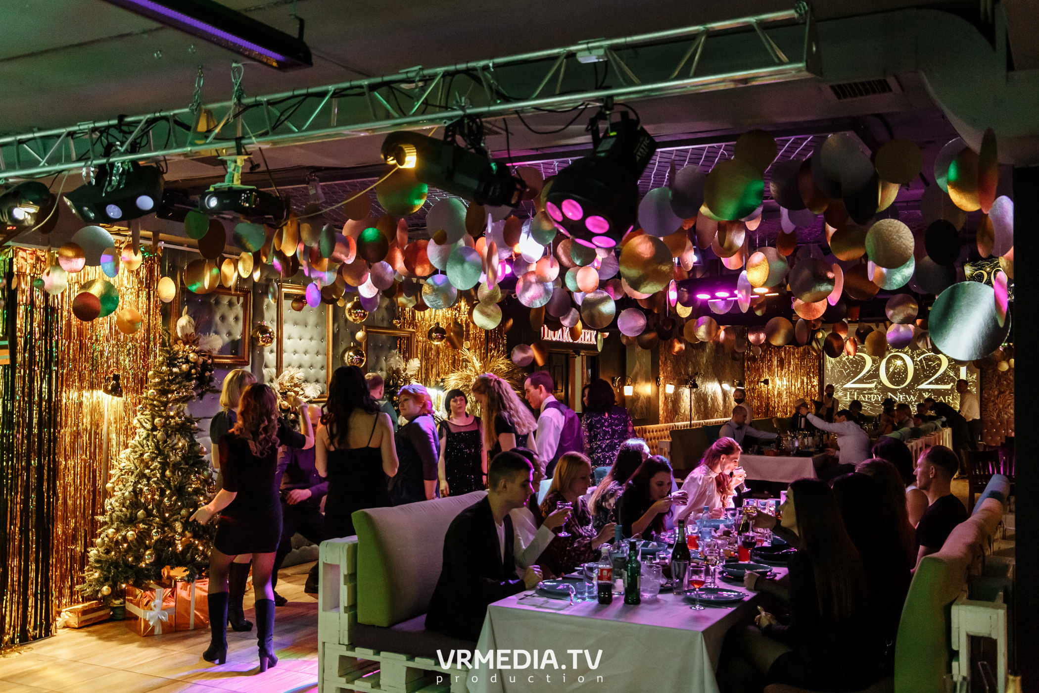 Новогодние корпоративы в караоке «Mimo Not»