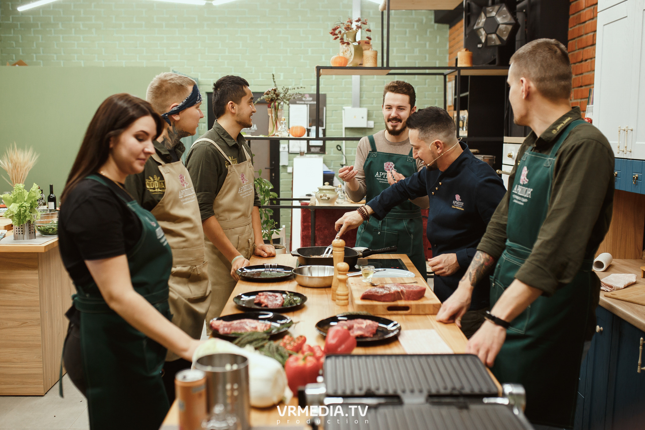 Кулинарная студия «Артишок». Битва столов: Барберы GoodMan — жарят мяс