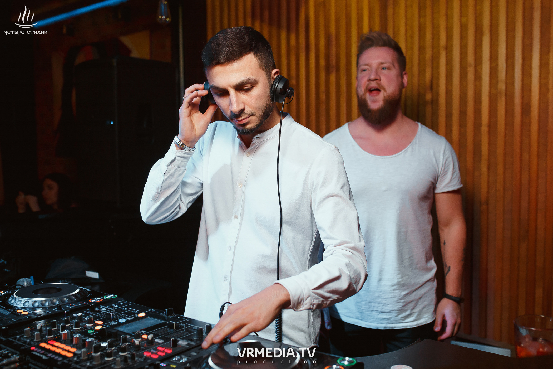 Стихийный HAPPY BIRTHDAY в караоке-баре «Четыре стихии»