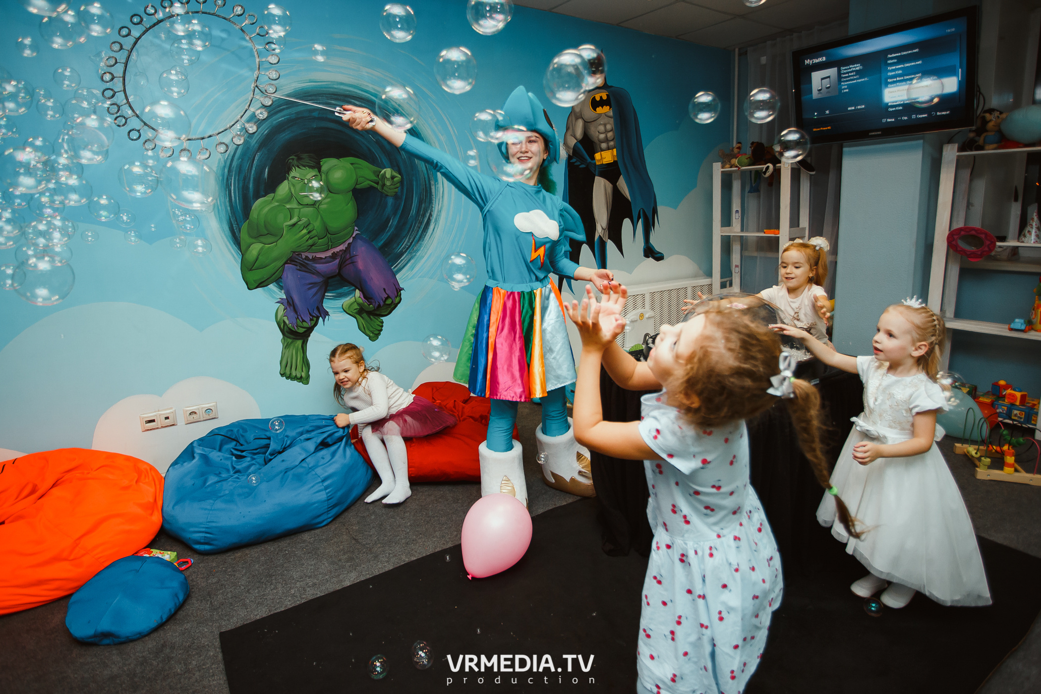 День рождения в «АкунаМатата»