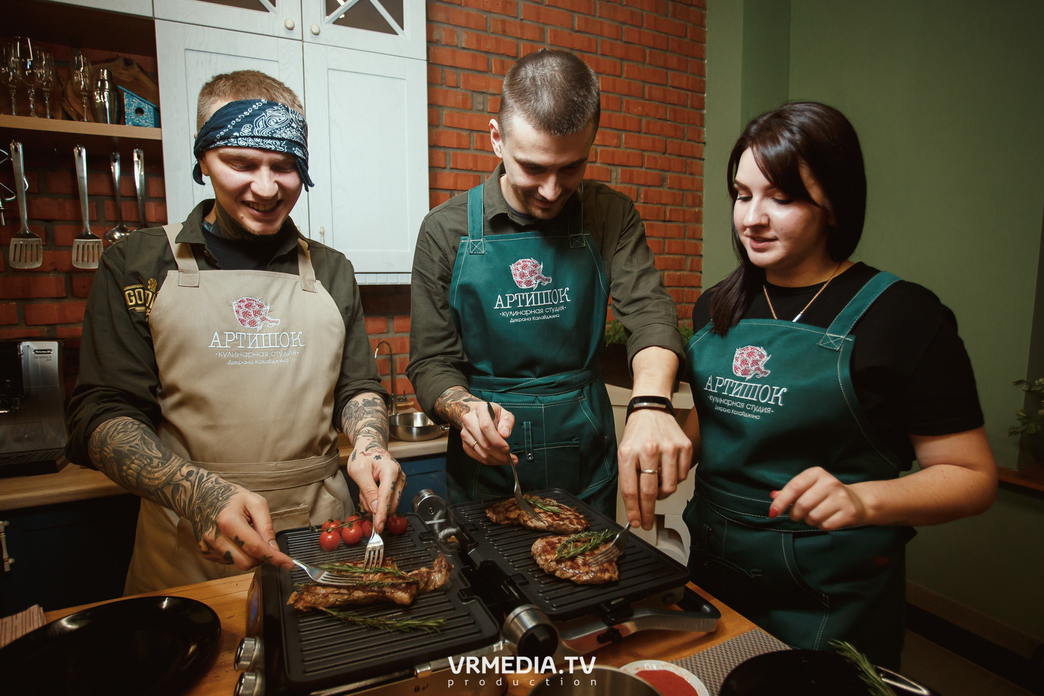 Кулинарная студия «Артишок». Битва столов: Барберы GoodMan — жарят мяс