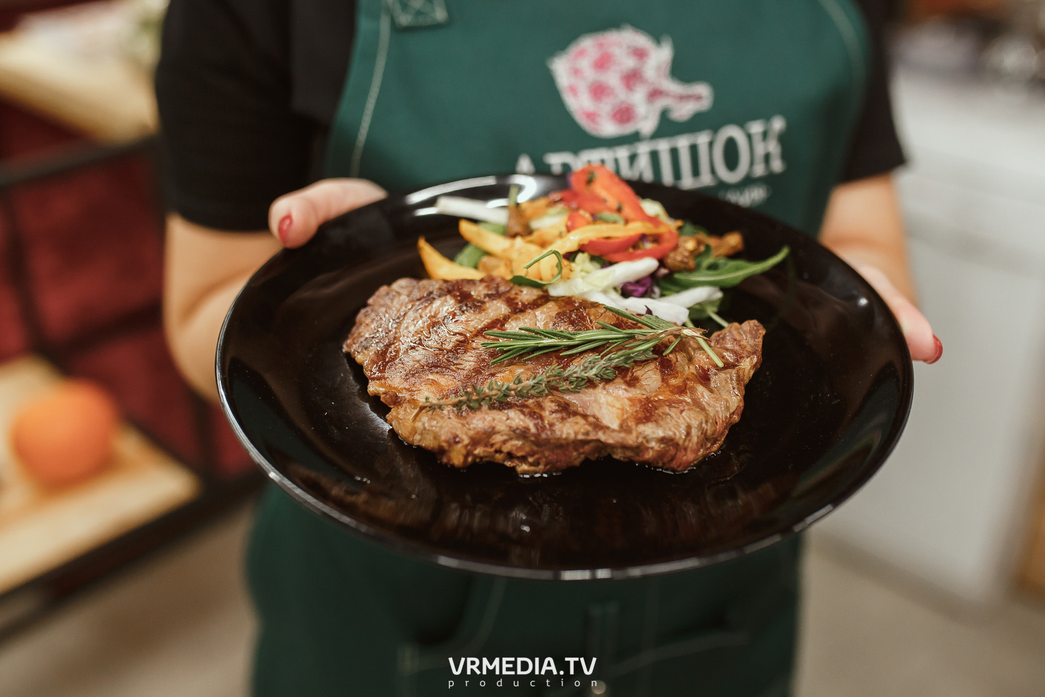 Кулинарная студия «Артишок». Битва столов: Барберы GoodMan — жарят мяс