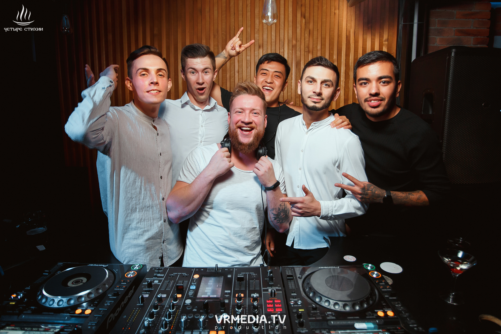 Стихийный HAPPY BIRTHDAY в караоке-баре «Четыре стихии»