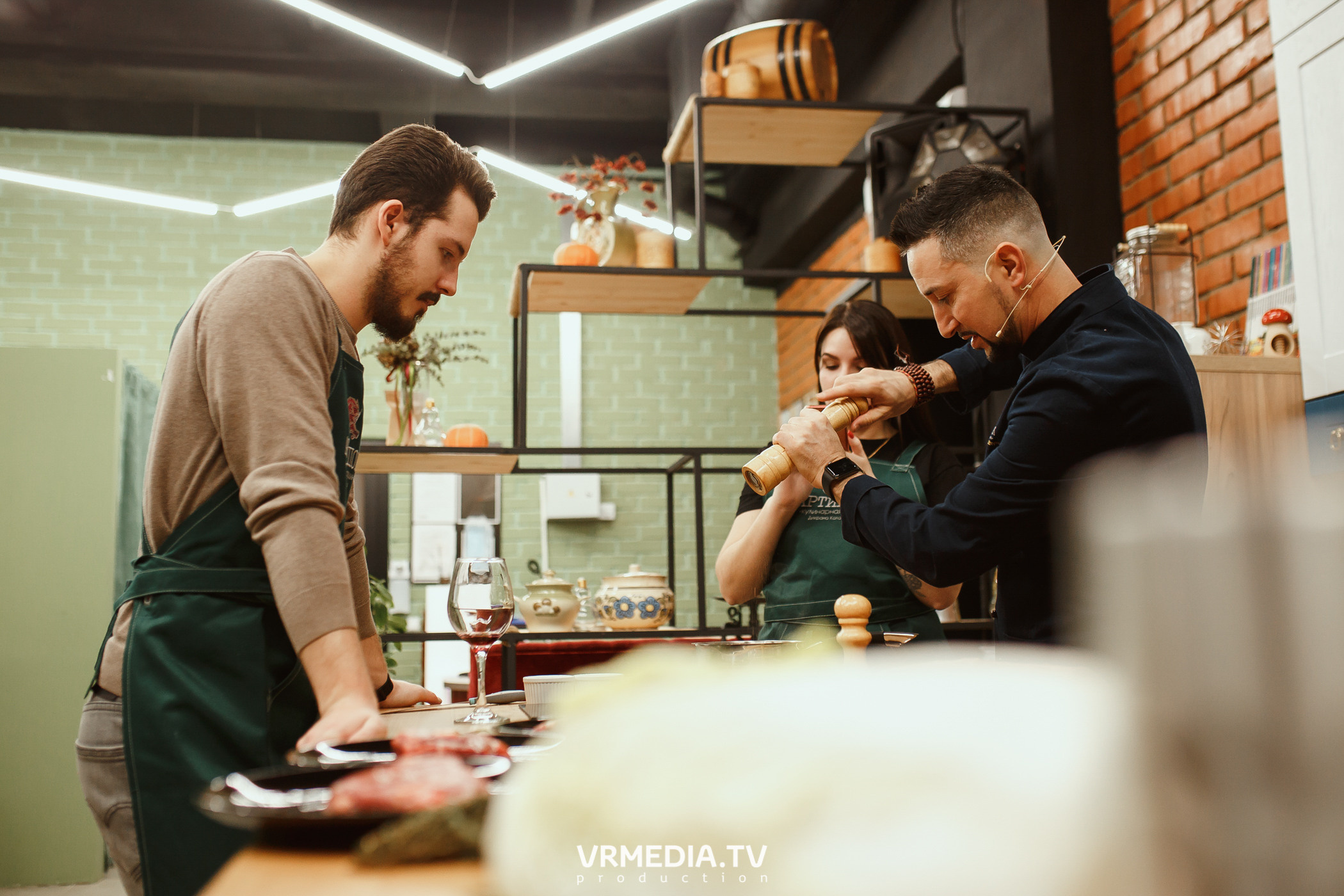 Кулинарная студия «Артишок». Битва столов: Барберы GoodMan — жарят мяс